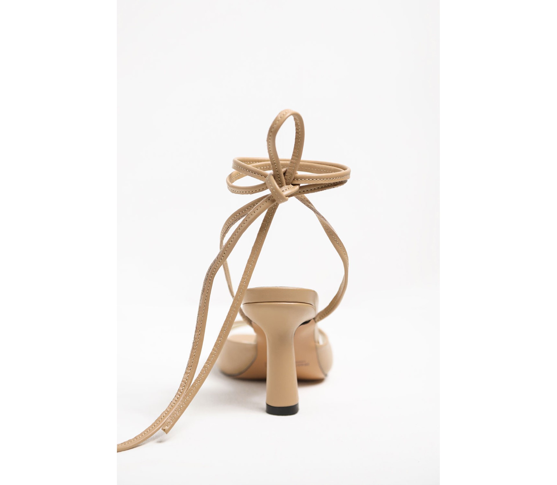 БОСОНІЖКИ НА ПІДБОРАХ