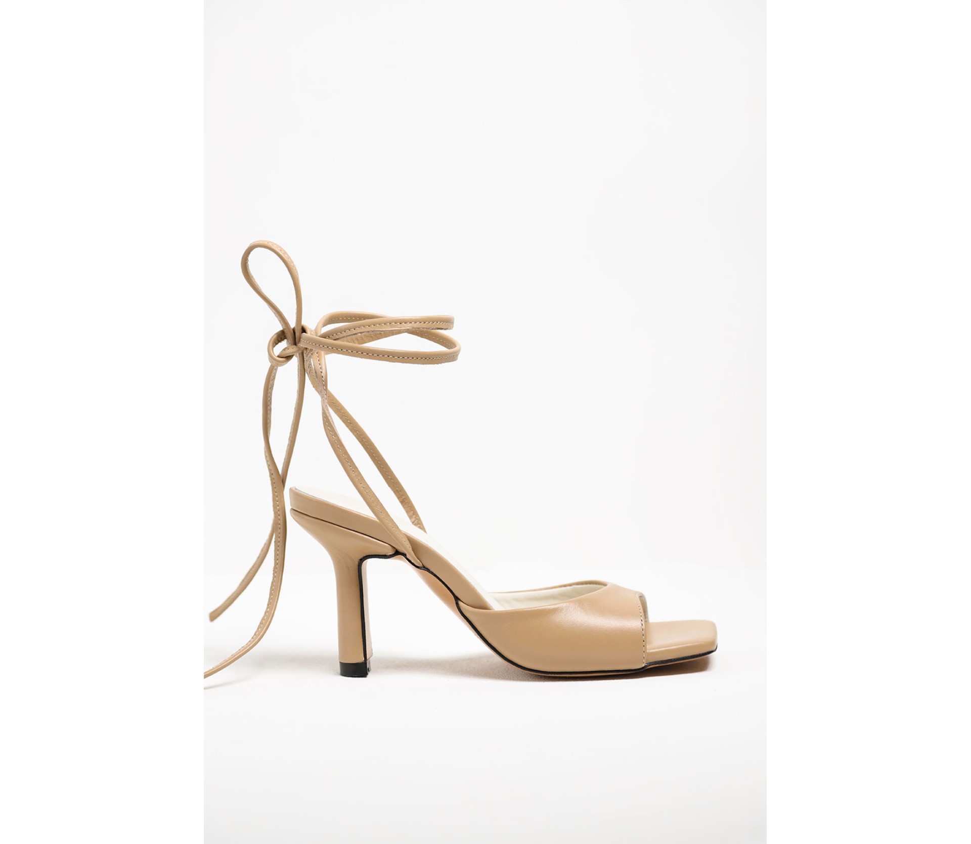 БОСОНІЖКИ НА ПІДБОРАХ