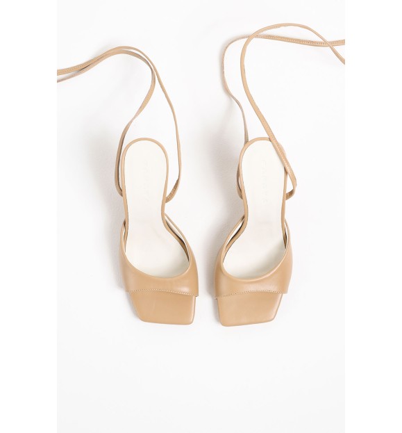 БОСОНІЖКИ НА ПІДБОРАХ