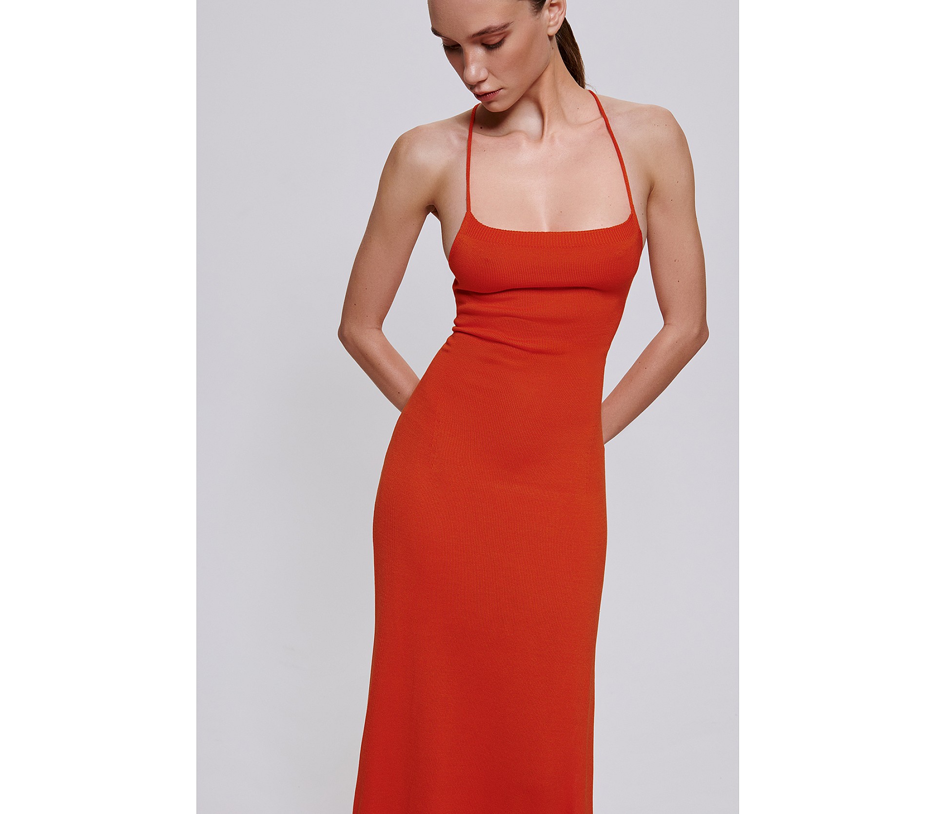 СУКНЯ З ВІДКРИТОЮ СПИНОЮ