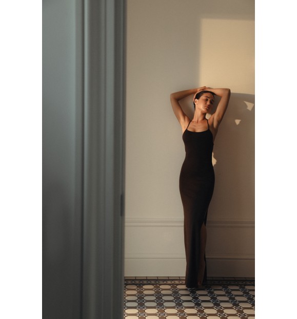 СУКНЯ З ВІДКРИТОЮ СПИНОЮ НА ЗАВ’ЯЗКАХ