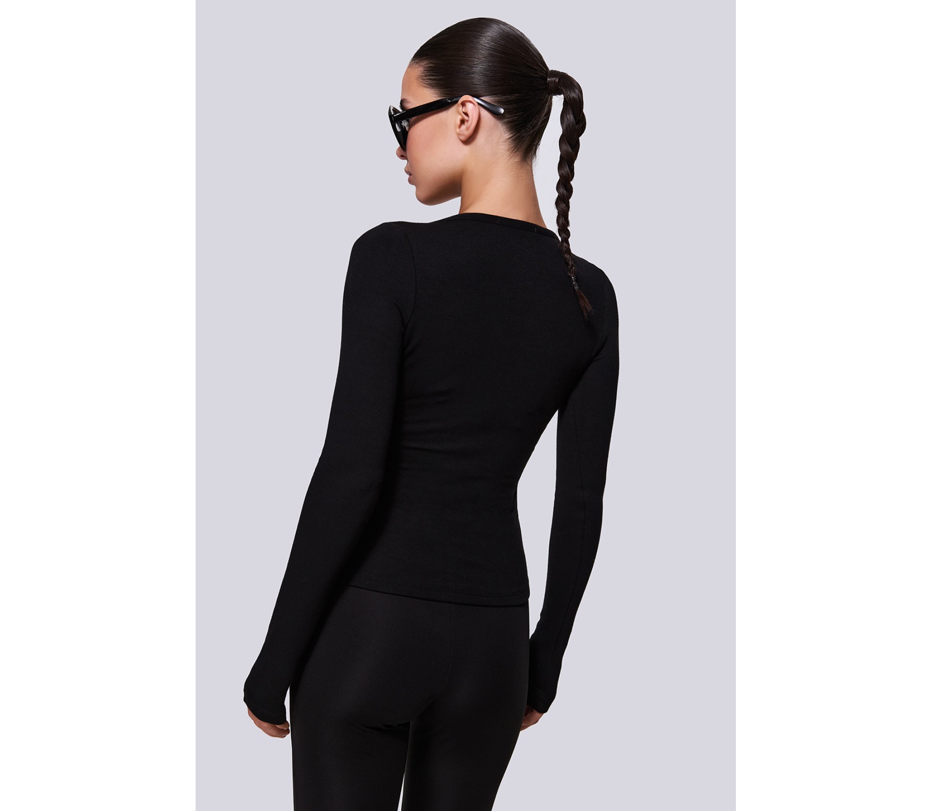 ТОП ІЗ V-ПОДІБНИМ ВИРІЗОМ