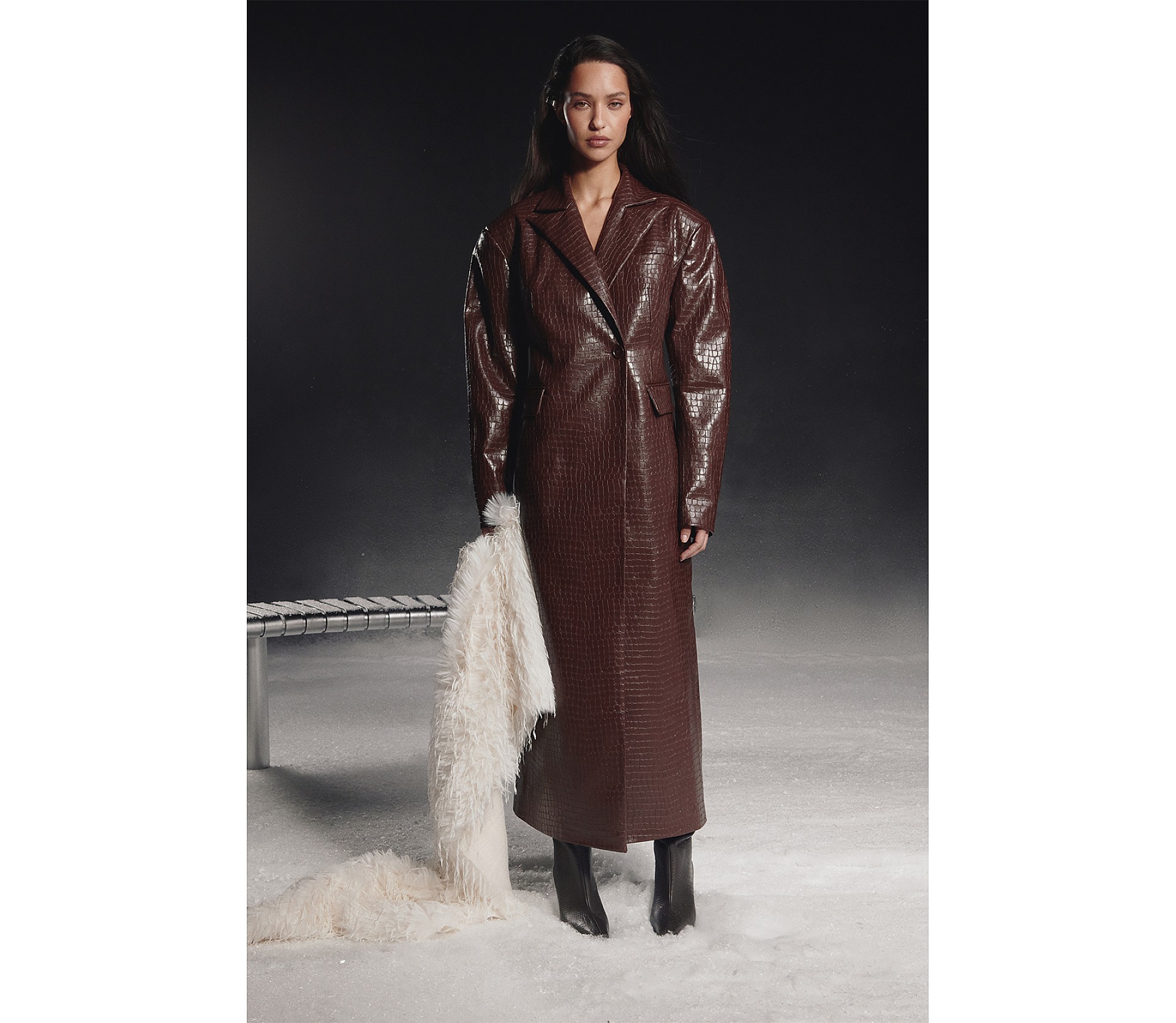 ПАЛЬТО ПРИТАЛЕНЕ З ЕФЕКТОМ КРОКОДИЛА ПАЛЬТО ПРИТАЛЕНЕ З ЕФЕКТОМ КРОКОДИЛА