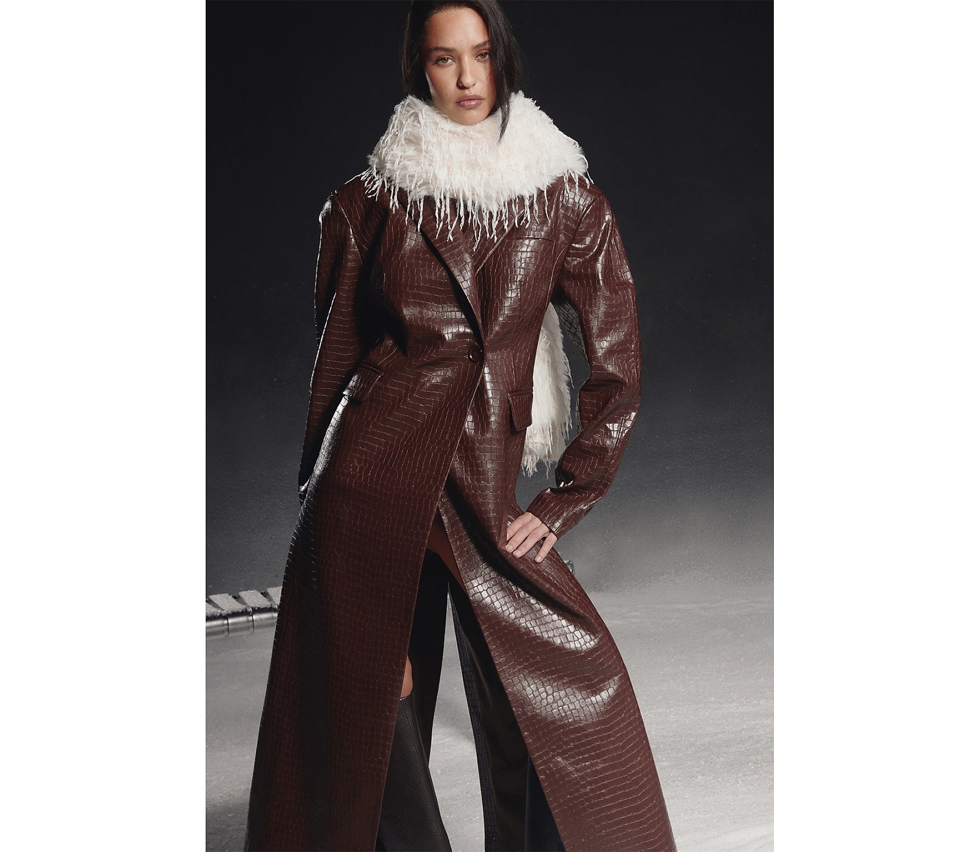 ПАЛЬТО ПРИТАЛЕНЕ З ЕФЕКТОМ КРОКОДИЛА ПАЛЬТО ПРИТАЛЕНЕ З ЕФЕКТОМ КРОКОДИЛА