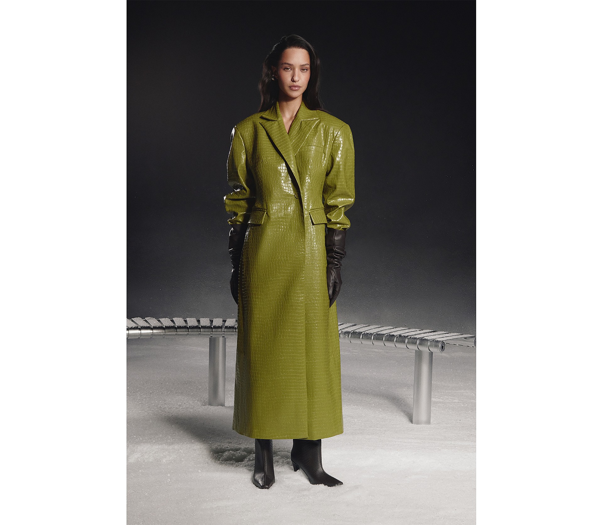 ПАЛЬТО ПРИТАЛЕНЕ З ЕФЕКТОМ КРОКОДИЛА ПАЛЬТО ПРИТАЛЕНЕ З ЕФЕКТОМ КРОКОДИЛА