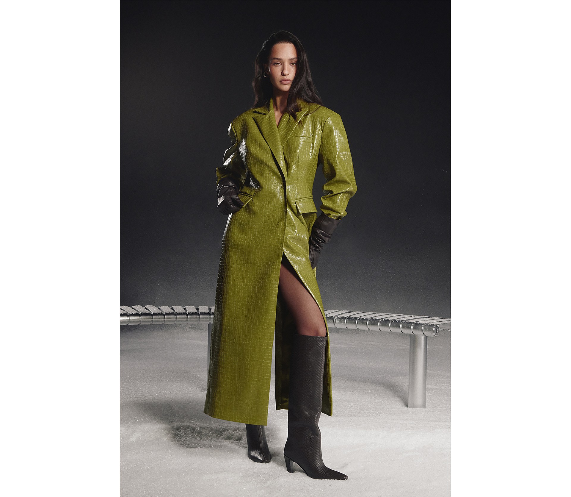 ПАЛЬТО ПРИТАЛЕНЕ З ЕФЕКТОМ КРОКОДИЛА ПАЛЬТО ПРИТАЛЕНЕ З ЕФЕКТОМ КРОКОДИЛА