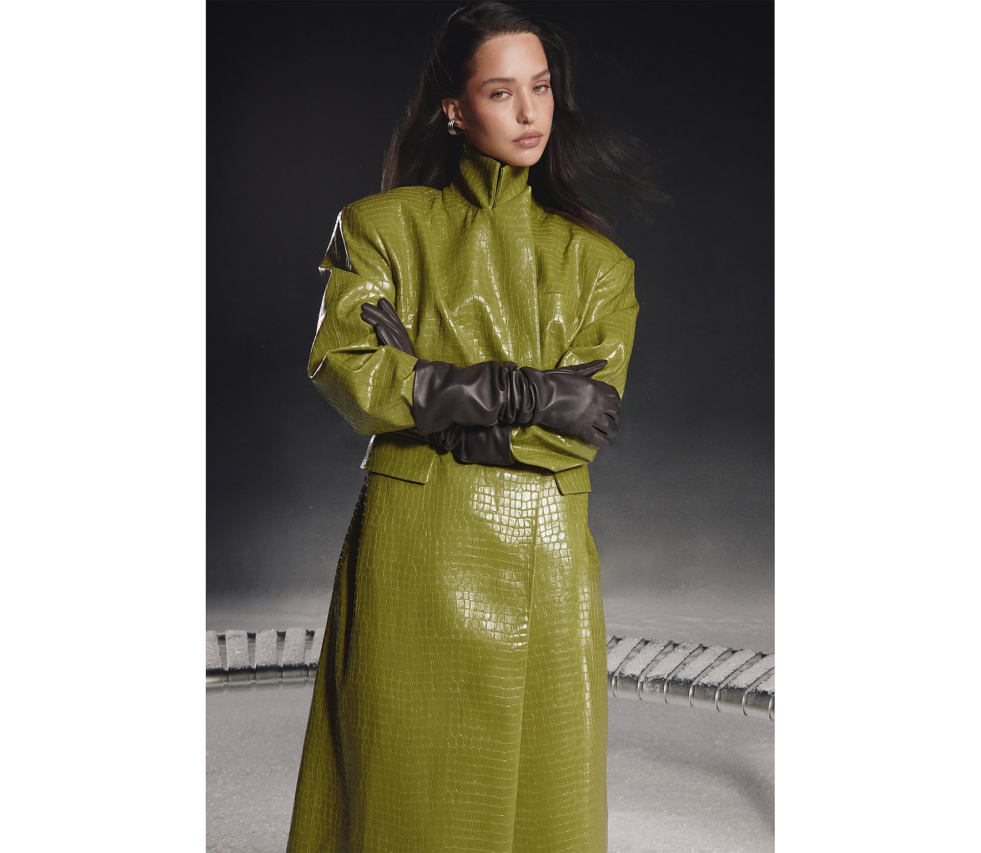 ПАЛЬТО ПРИТАЛЕНЕ З ЕФЕКТОМ КРОКОДИЛА ПАЛЬТО ПРИТАЛЕНЕ З ЕФЕКТОМ КРОКОДИЛА