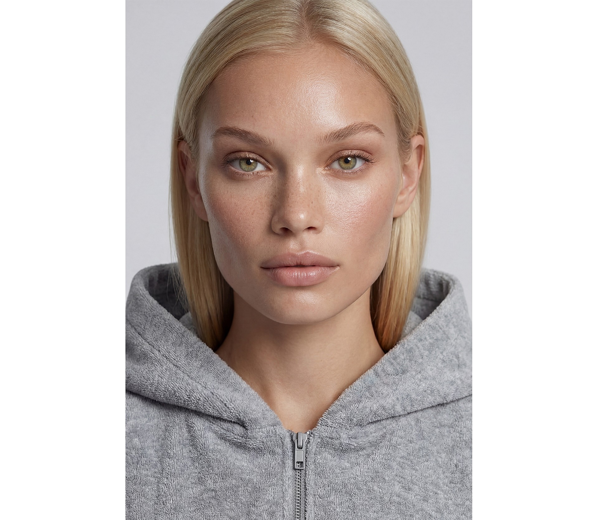 ХУДІ УКОРОЧЕНЕ НА БЛИСКАВЦІ