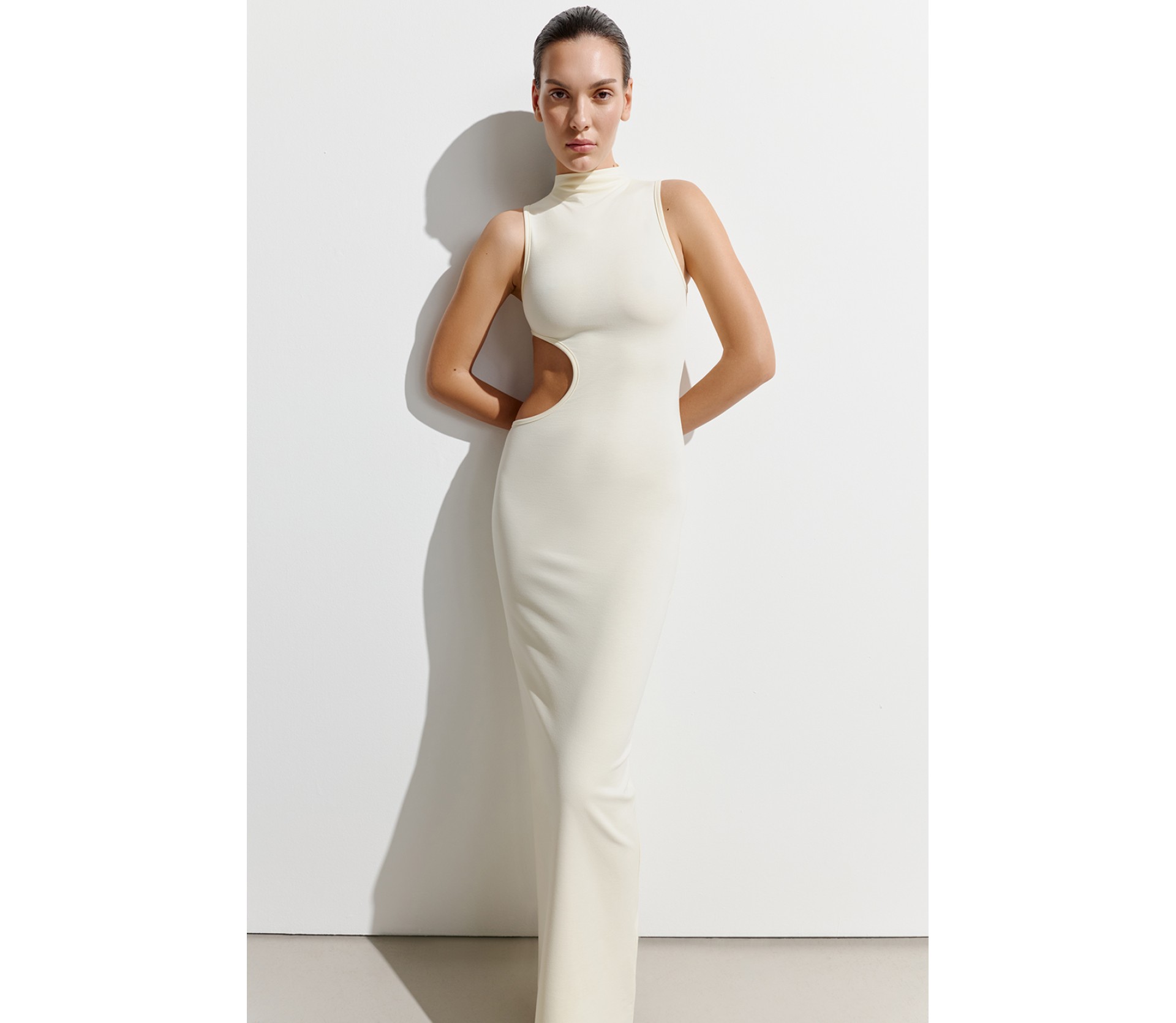 СУКНЯ З АСИМЕТРИЧНИМ ВИРІЗОМ