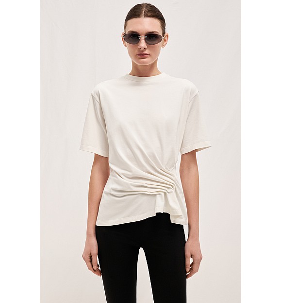 ФУТБОЛКА З АКЦЕНТНИМ ДРАПІРУВАННЯМ