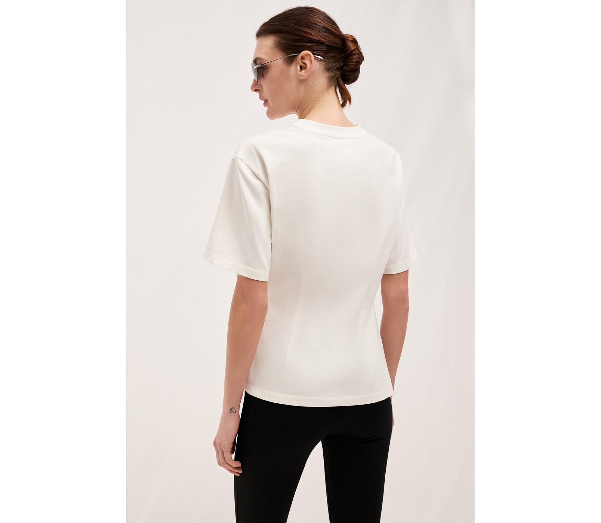 ФУТБОЛКА З АКЦЕНТНИМ ДРАПІРУВАННЯМ