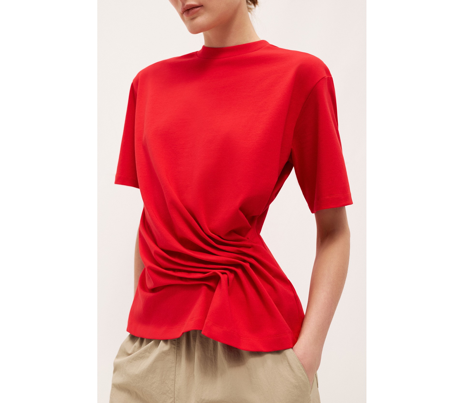 ФУТБОЛКА З АКЦЕНТНИМ ДРАПІРУВАННЯМ