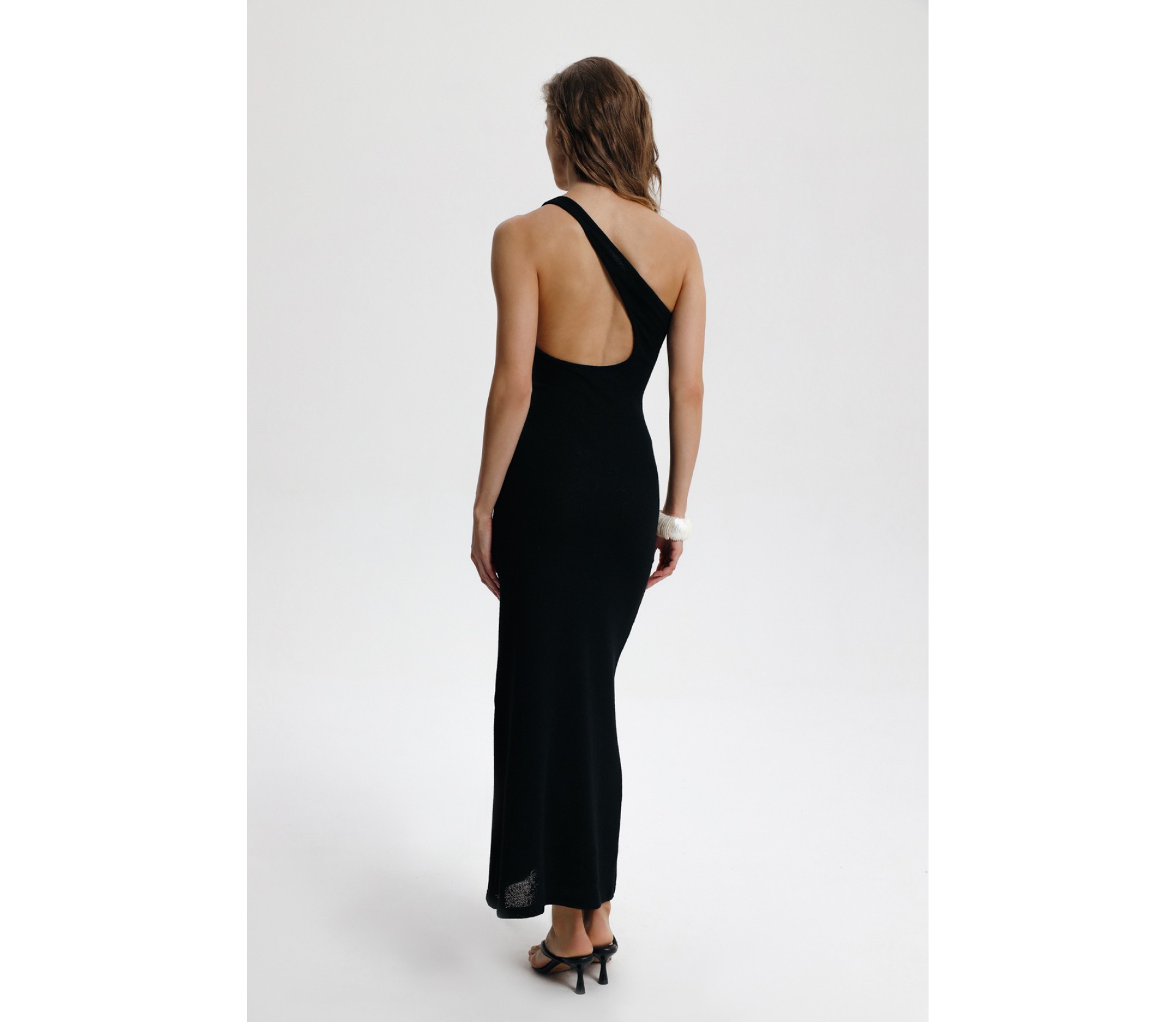 СУКНЯ З ФІГУРНИМ ВИРІЗОМ