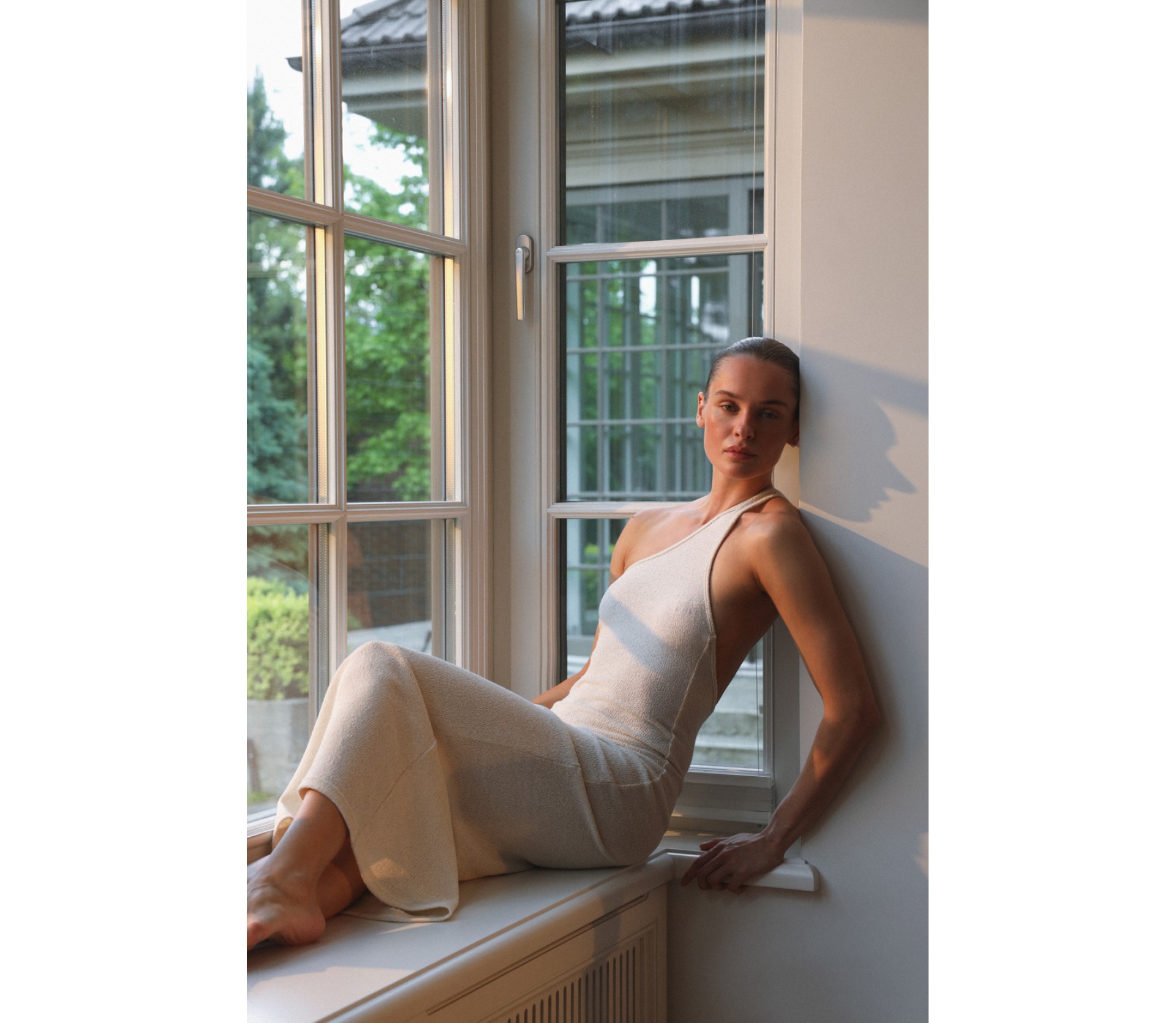 СУКНЯ З ФІГУРНИМ ВИРІЗОМ