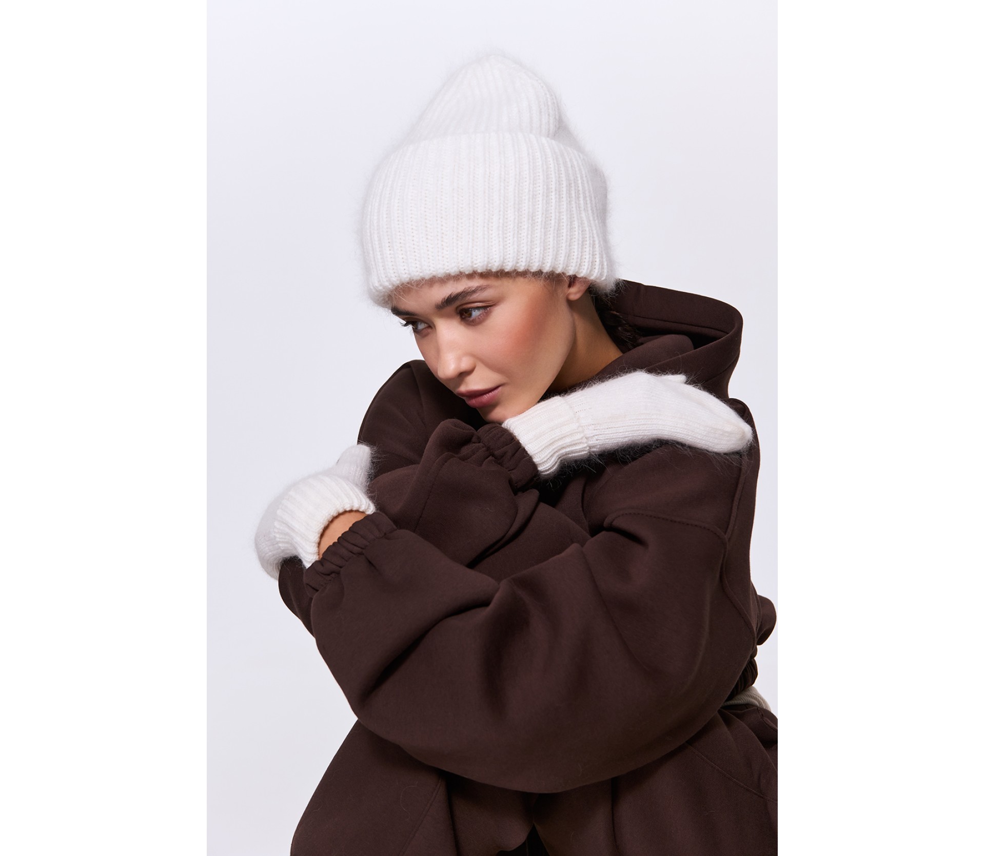 В'ЯЗАНА ШАПКА З АНГОРИ