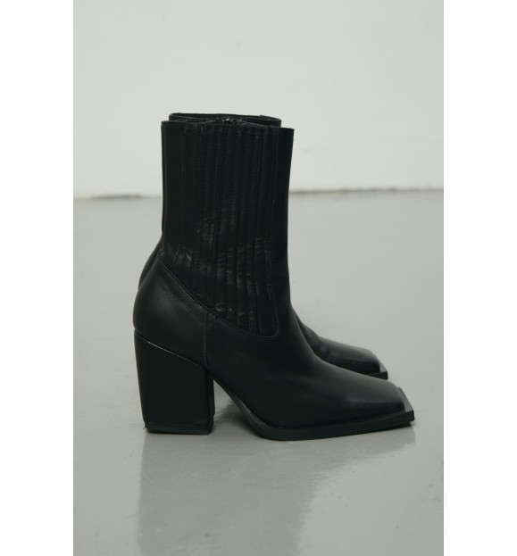 ЧЕРЕВИКИ У КОВБОЙСЬКОМУ СТИЛІ