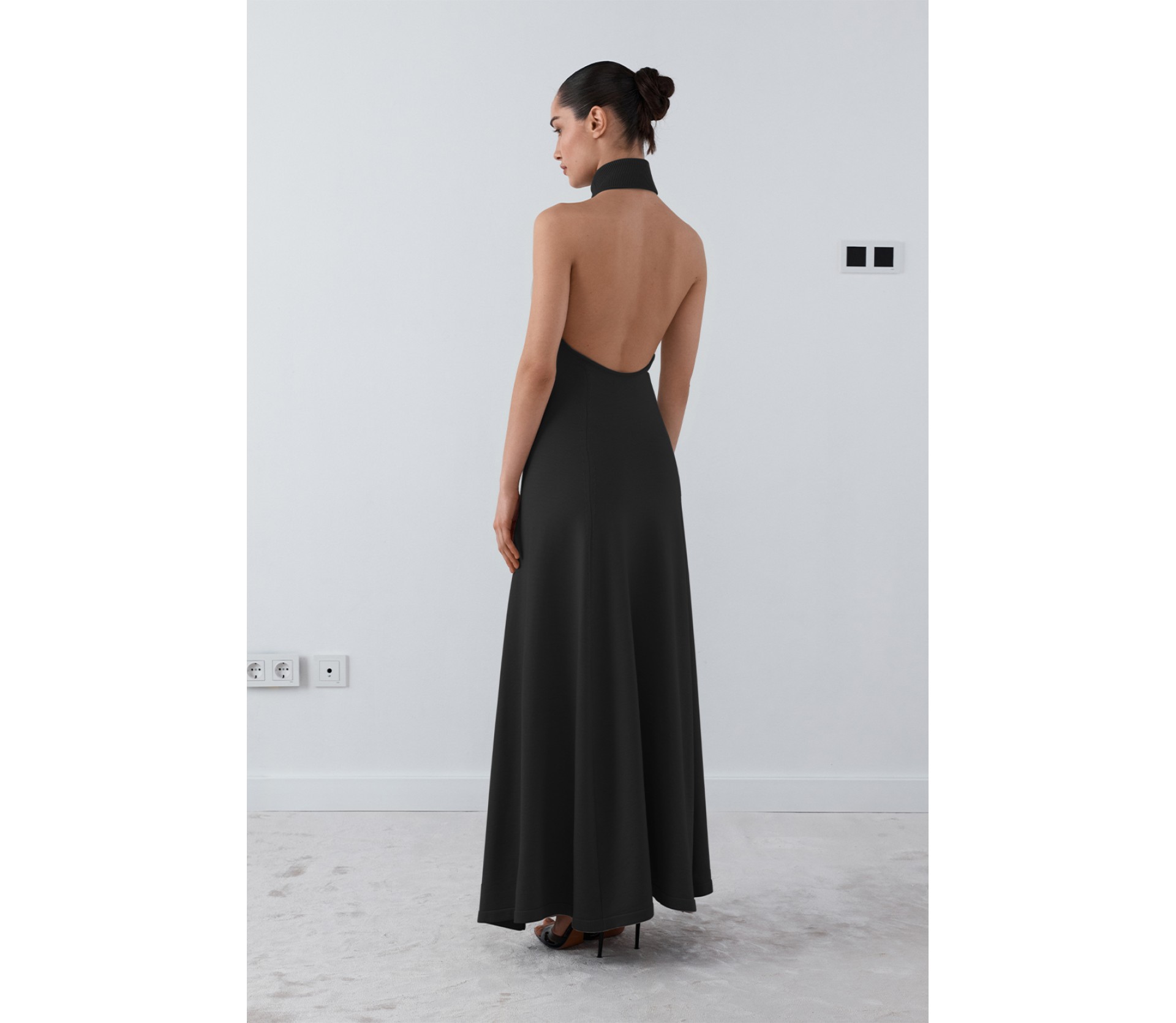 СУКНЯ МАКСІ З КОМІРОМ ХАЛТЕР