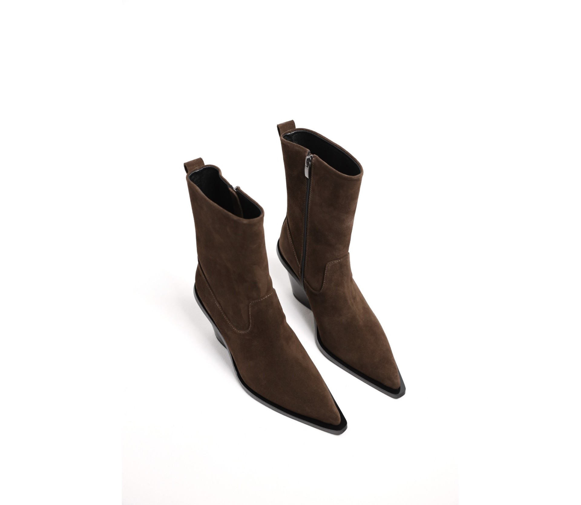 КОВБОЙКИ НА ПІДБОРАХ