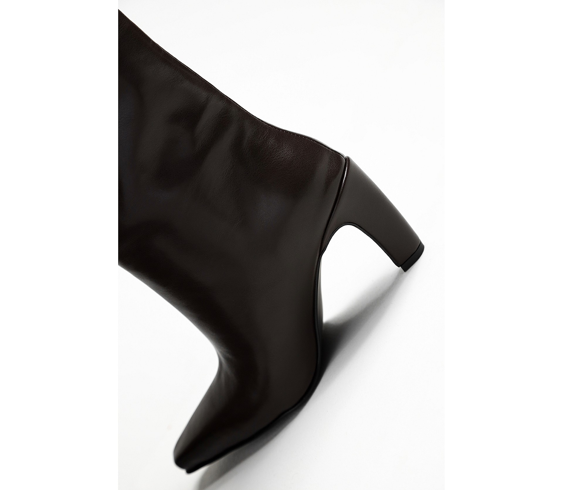 ЧОБОТИ З ШИРОКОЮ ХАЛЯВОЮ