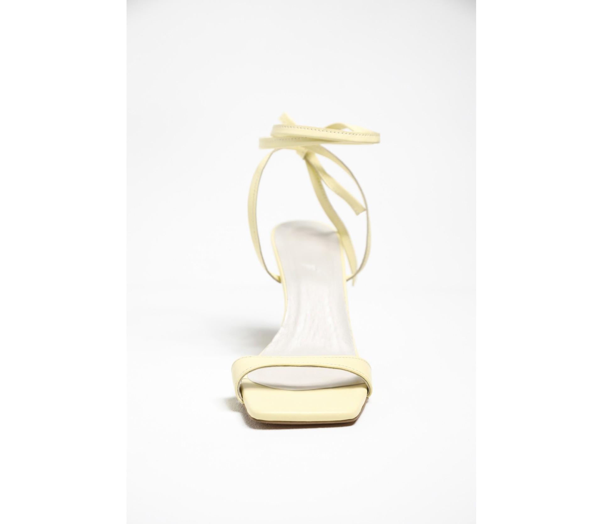 БОСОНІЖКИ НА ПІДБОРАХ