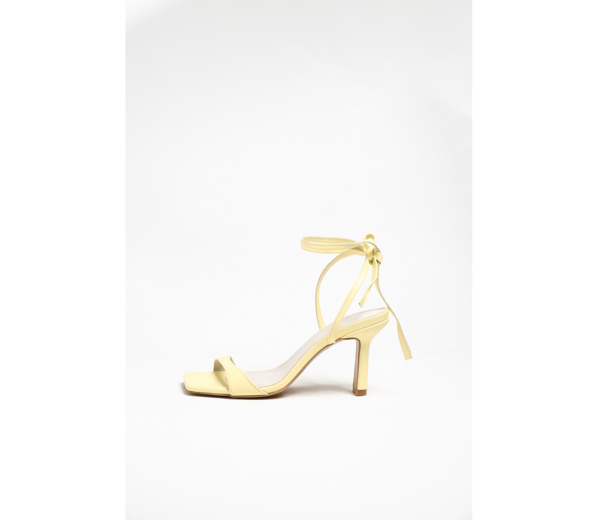 БОСОНІЖКИ НА ПІДБОРАХ