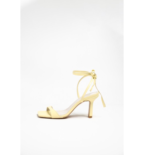 БОСОНІЖКИ НА ПІДБОРАХ