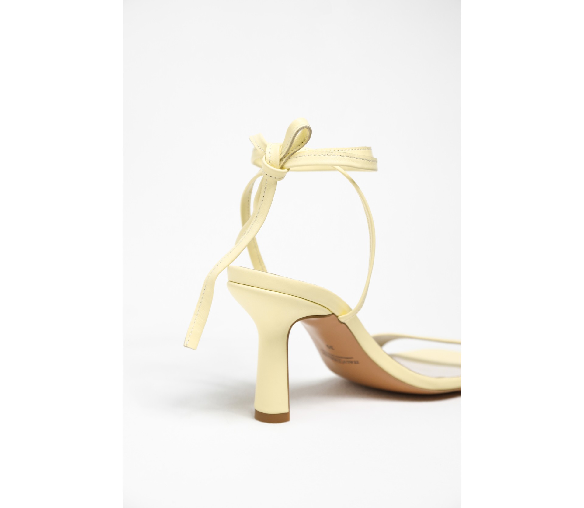 БОСОНІЖКИ НА ПІДБОРАХ