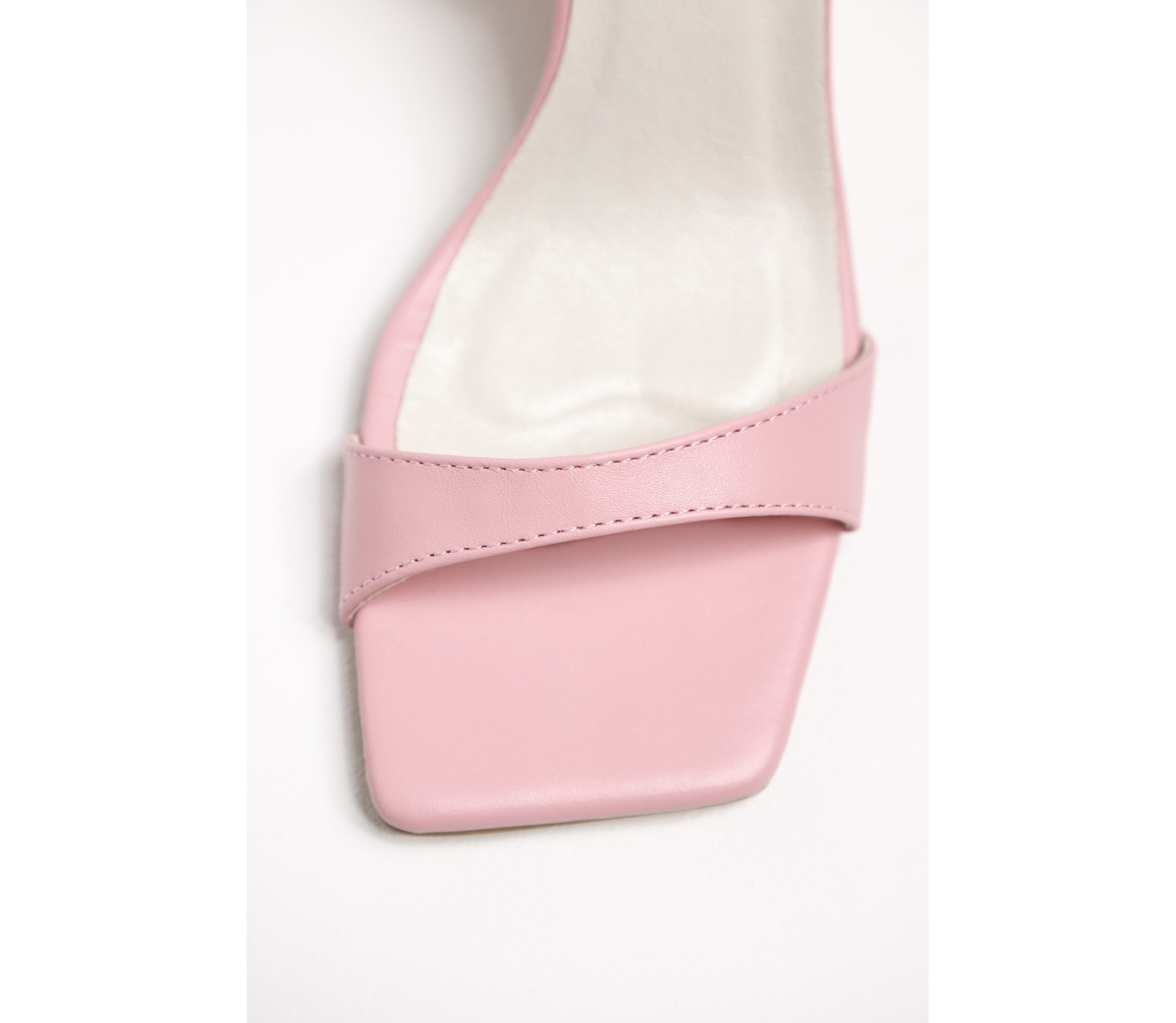 БОСОНІЖКИ НА ПІДБОРАХ