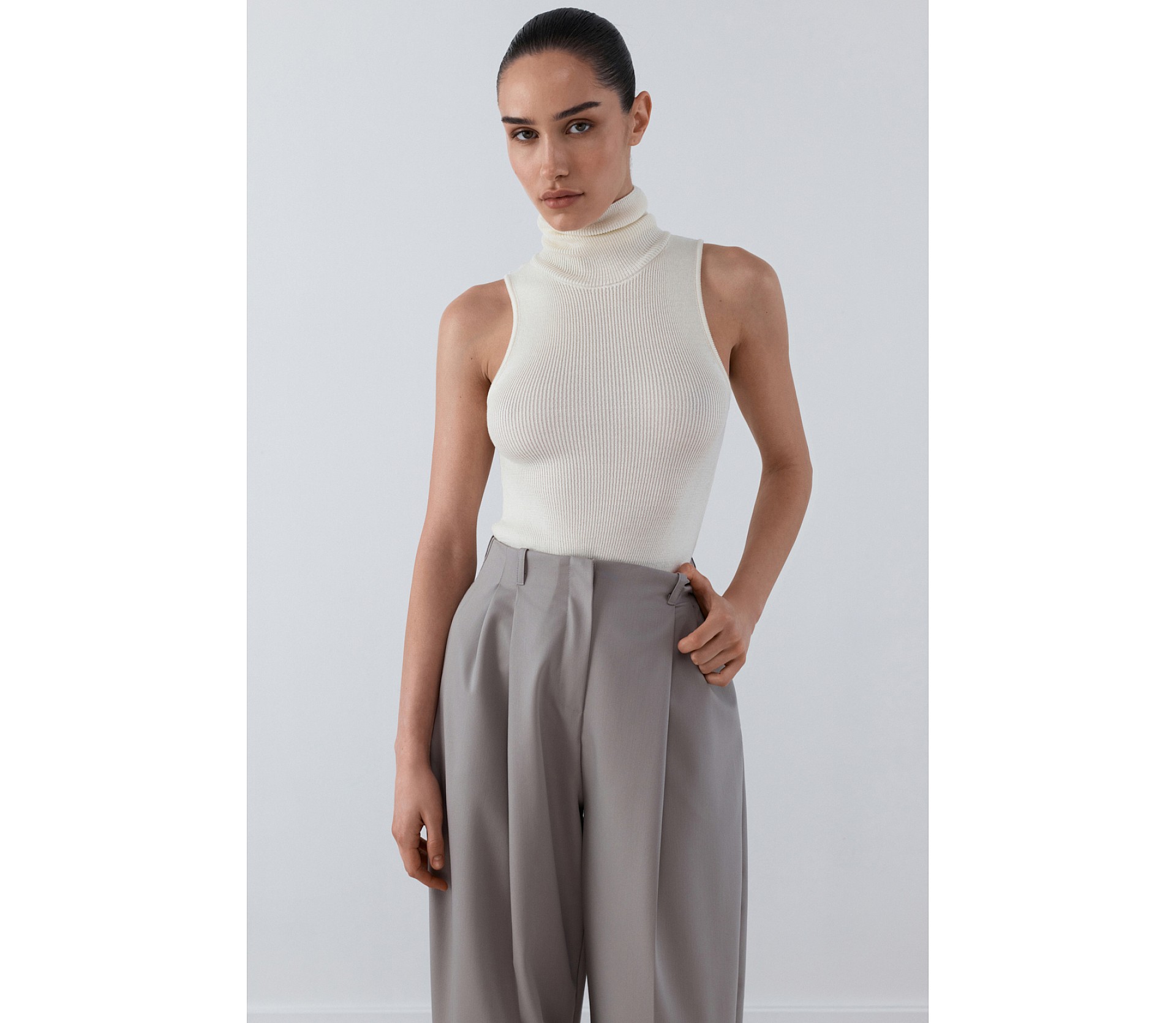 БОДІ В'ЯЗАНЕ З ВИСОКОЮ ГОРЛОВИНОЮ