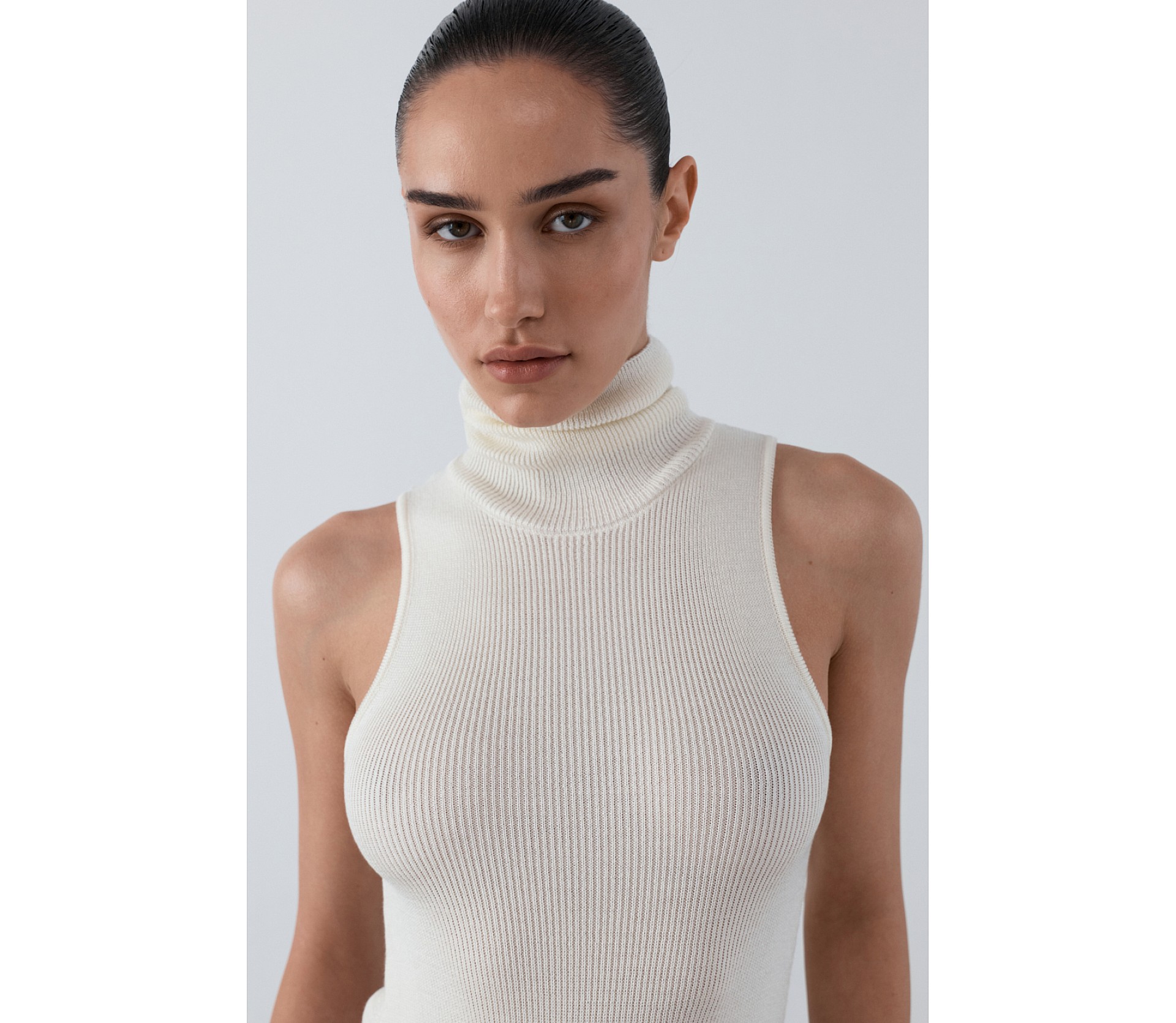 БОДІ В'ЯЗАНЕ З ВИСОКОЮ ГОРЛОВИНОЮ