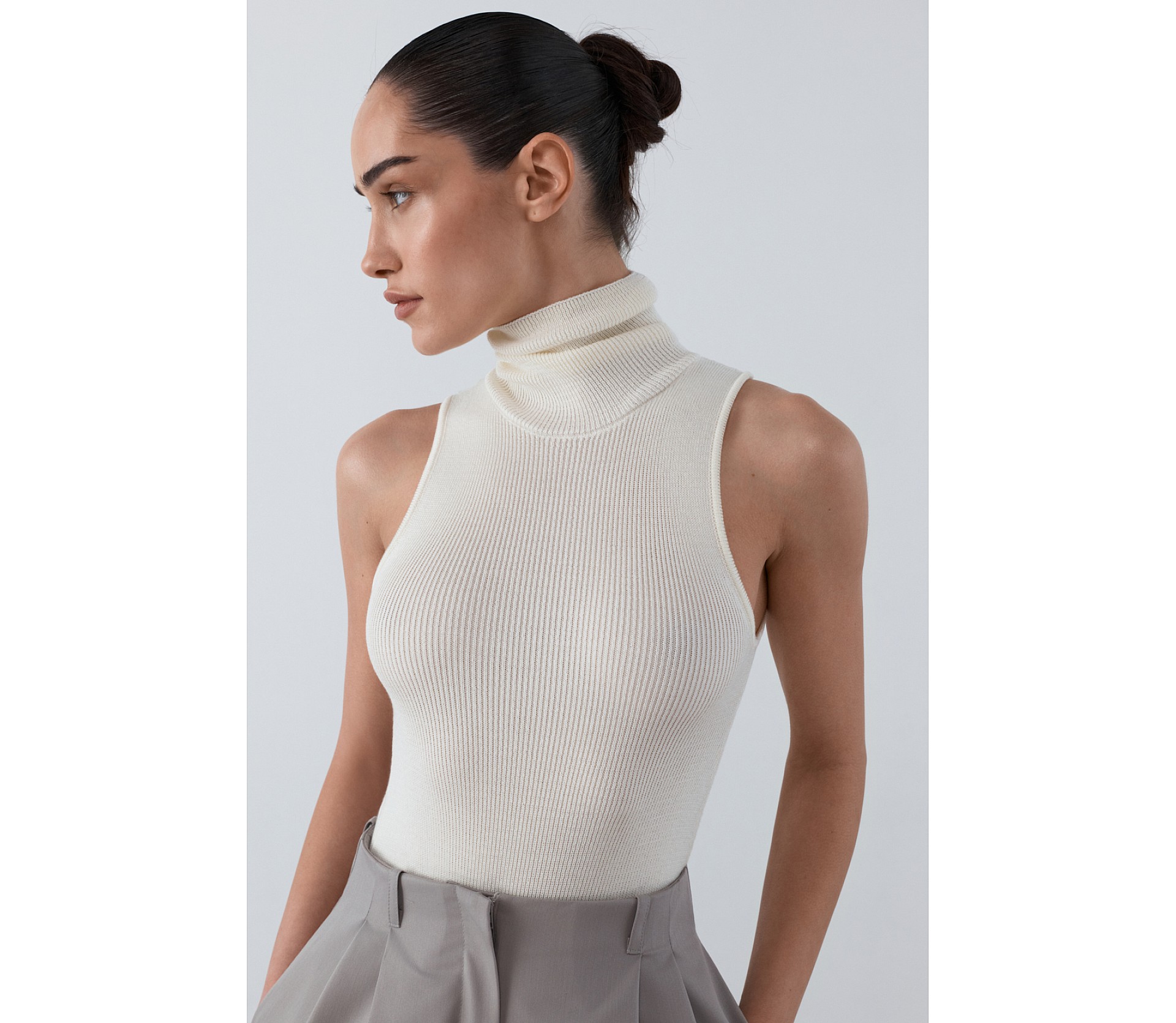 БОДІ В'ЯЗАНЕ З ВИСОКОЮ ГОРЛОВИНОЮ