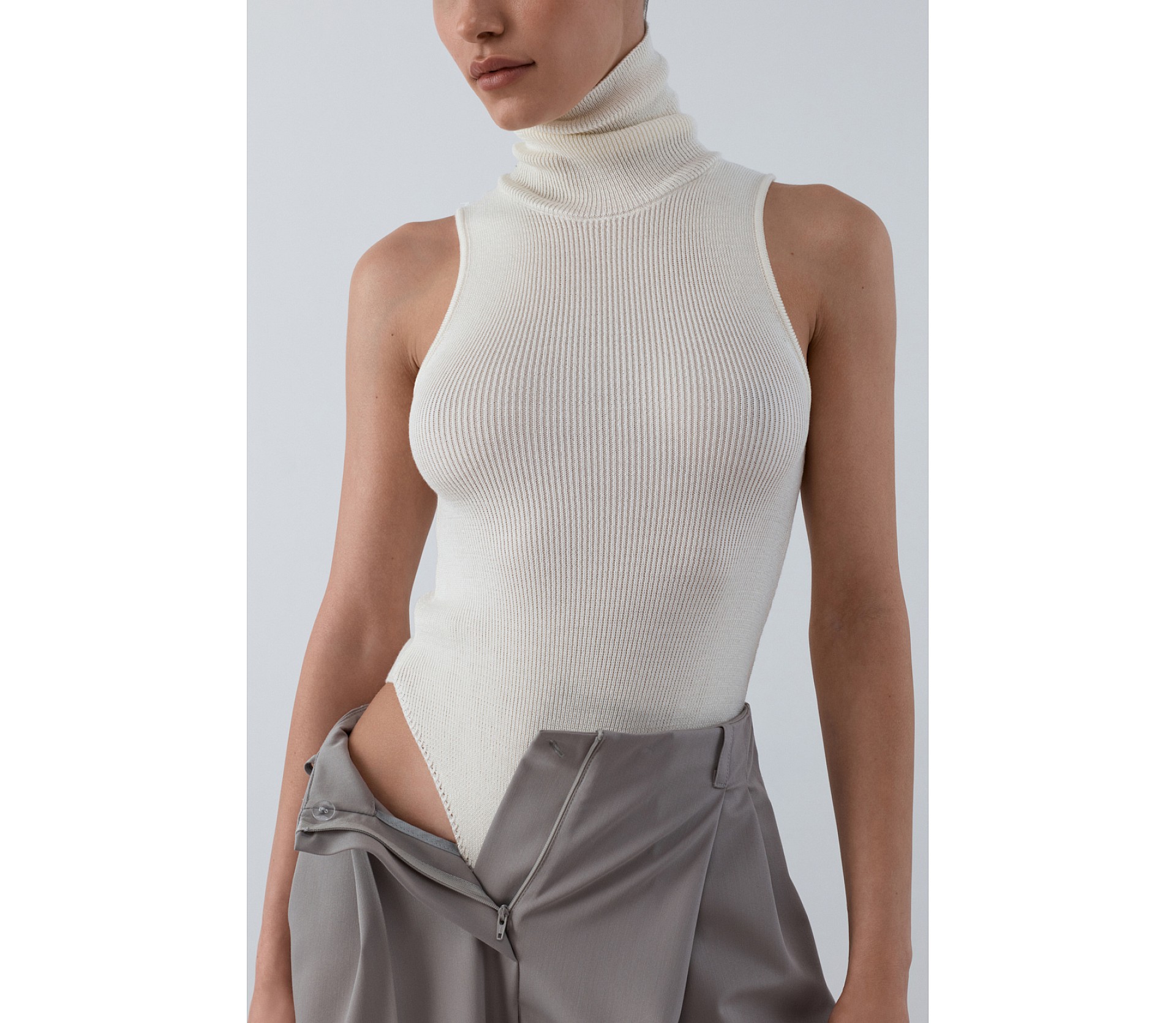 БОДІ В'ЯЗАНЕ З ВИСОКОЮ ГОРЛОВИНОЮ