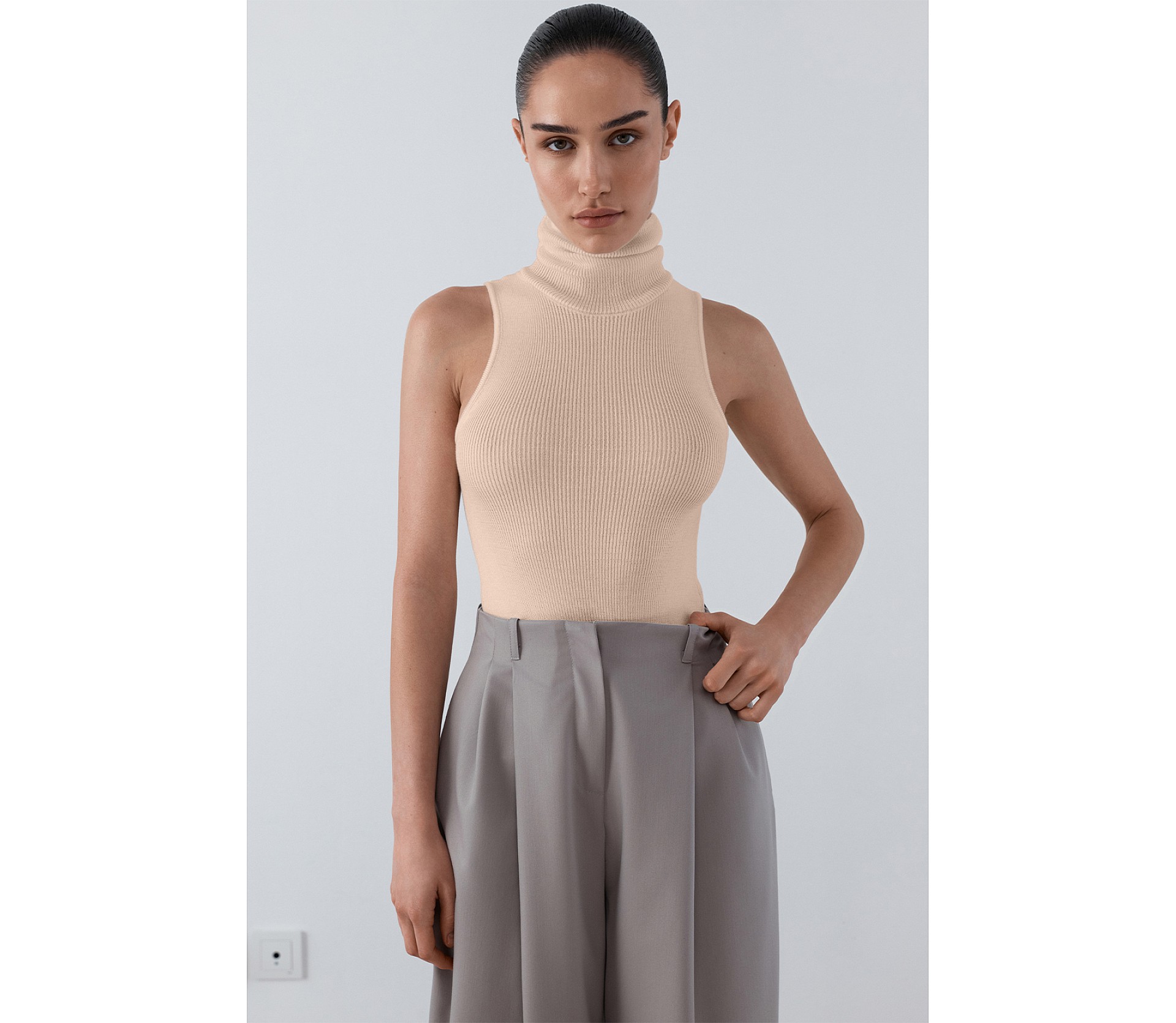 БОДІ В'ЯЗАНЕ З ВИСОКОЮ ГОРЛОВИНОЮ