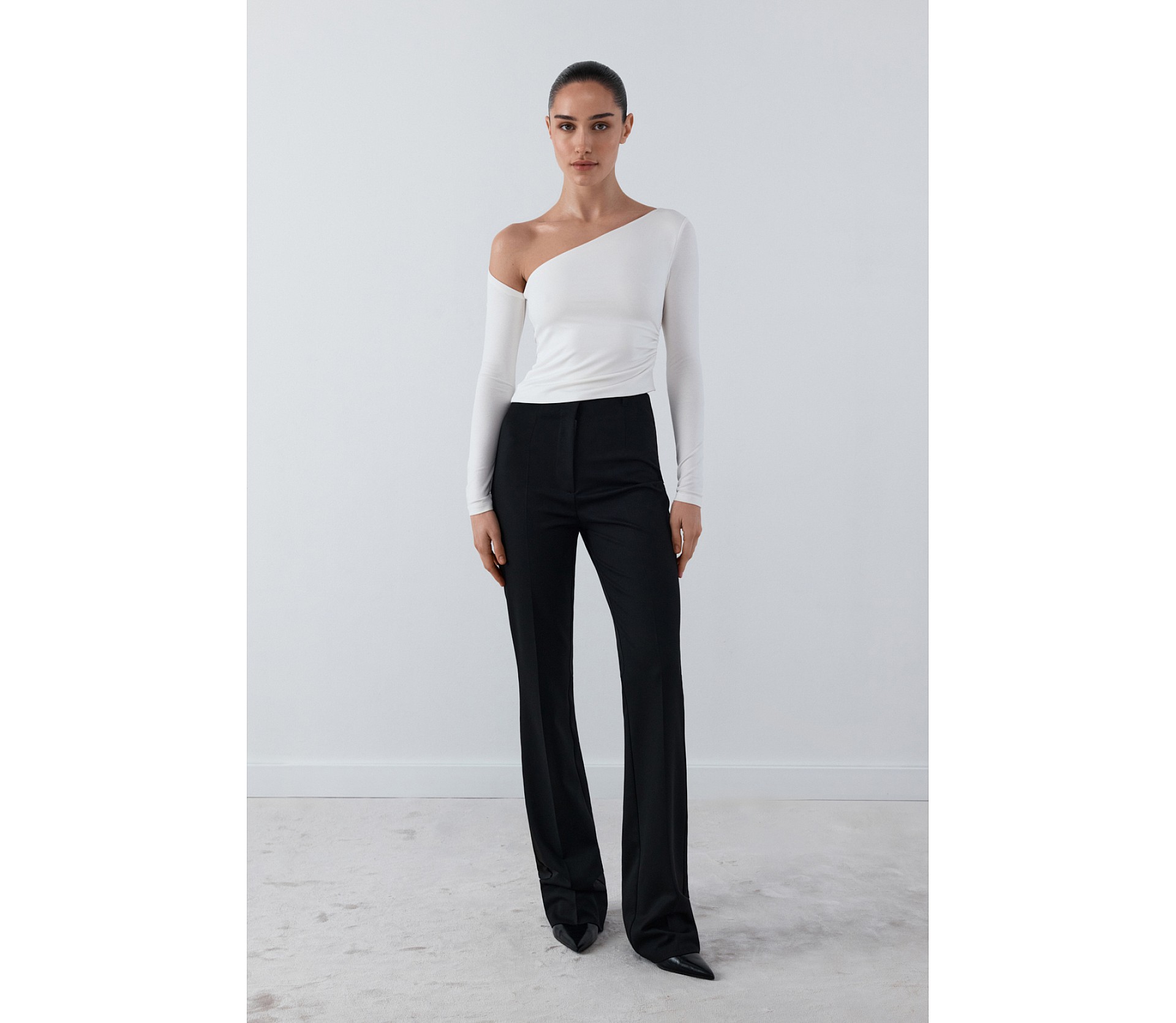 ШТАНИ РОЗКЛЬОШЕНІ