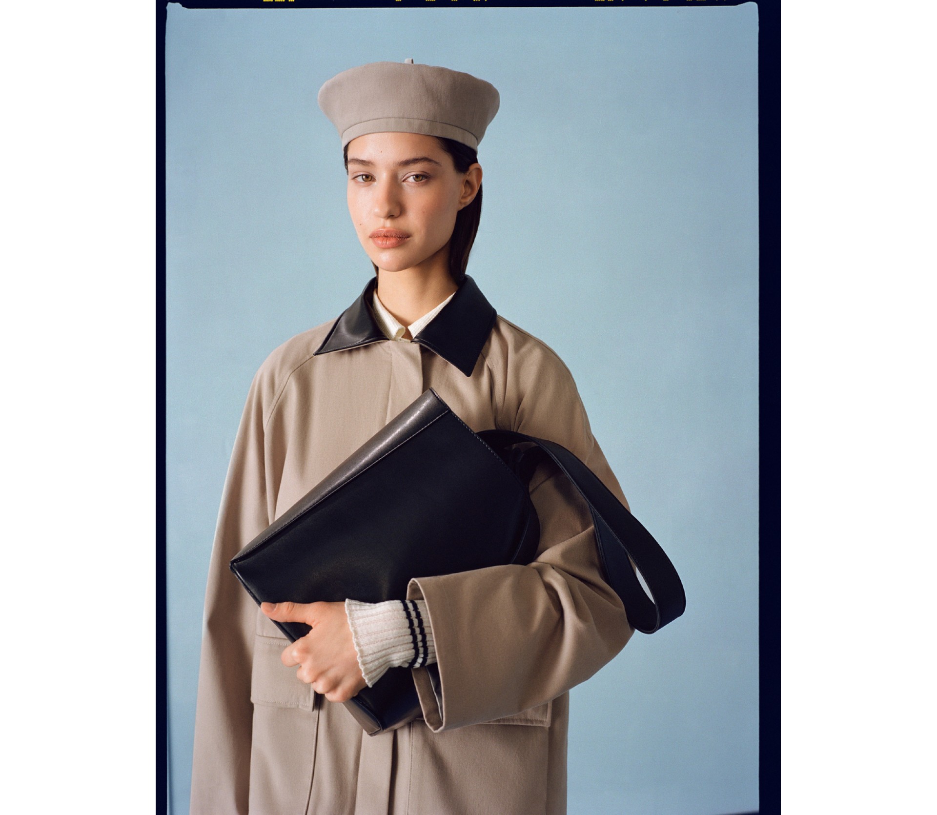 КУРТКА З КОНТРАСТНИМ КОМІРОМ