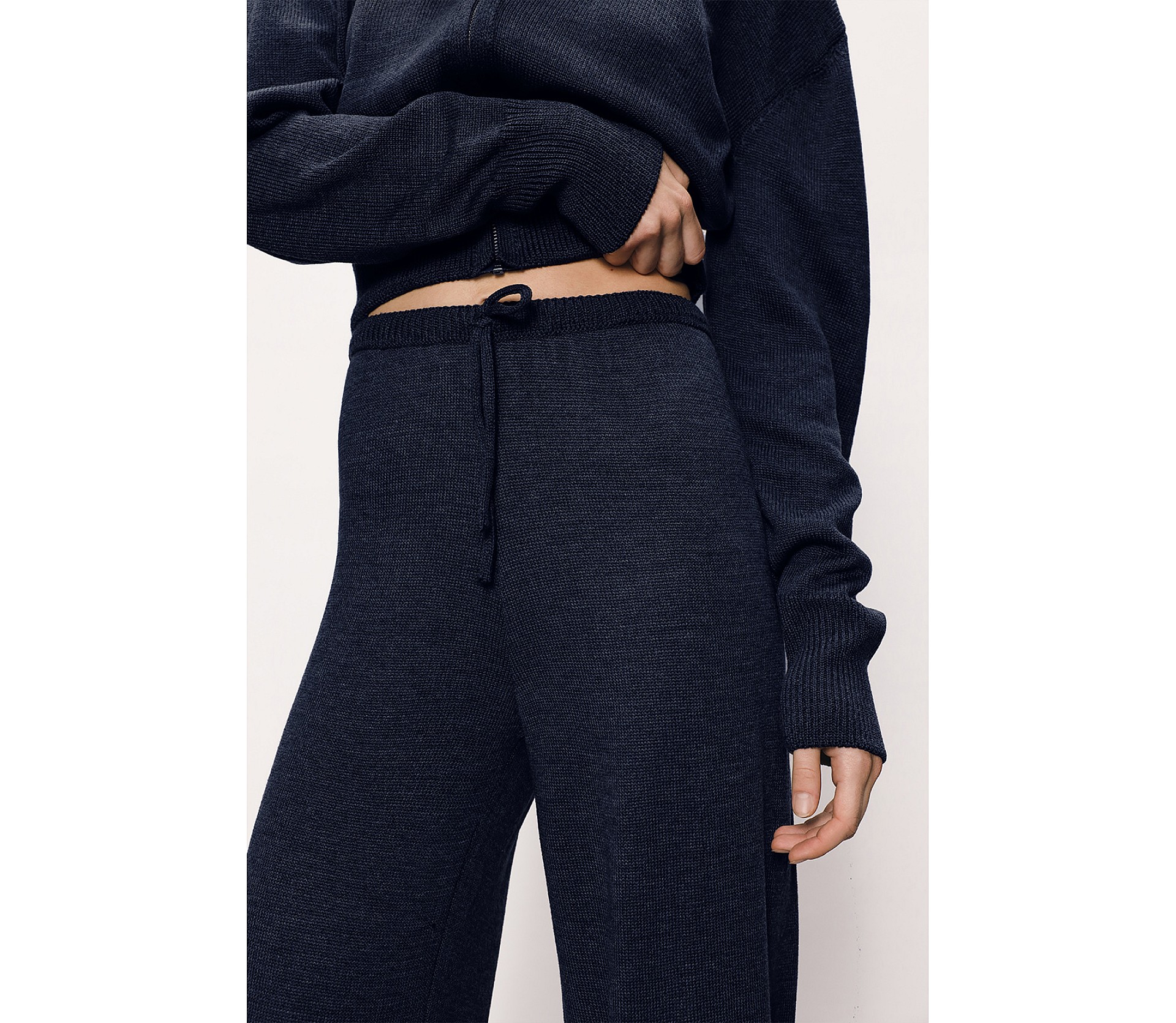 ШТАНИ З ТОНКОЇ В'ЯЗКИ