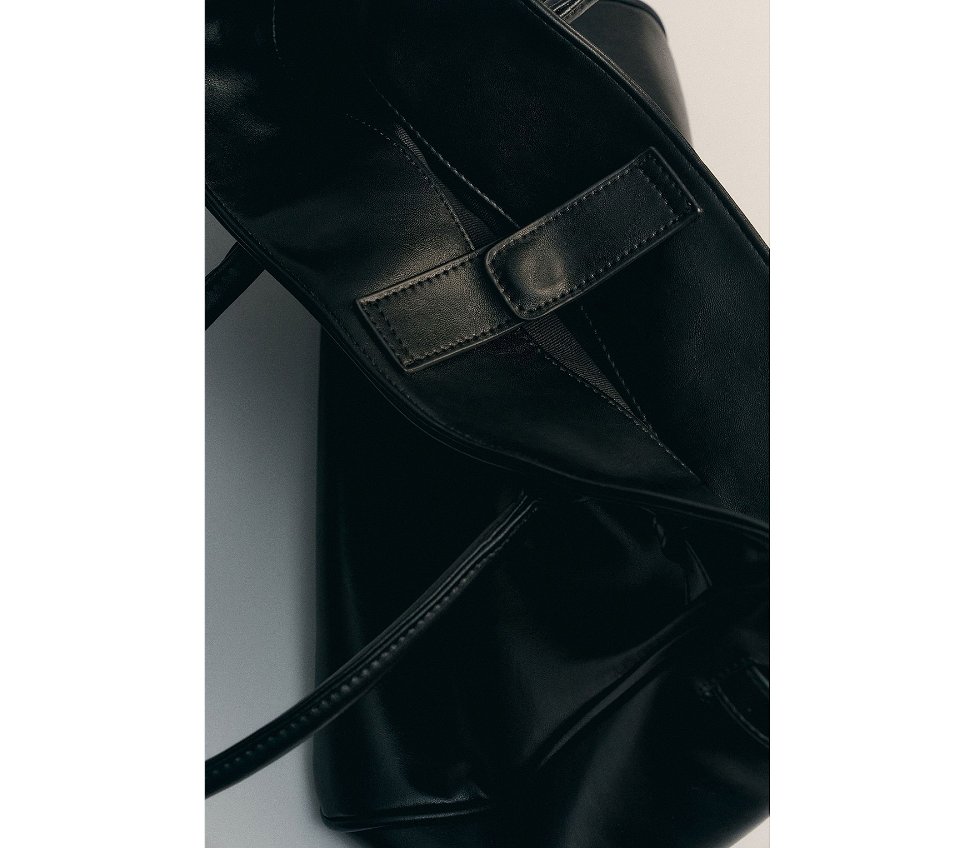 СУМКА ТОТЕ ІЗ РЕМІНЦЕМ