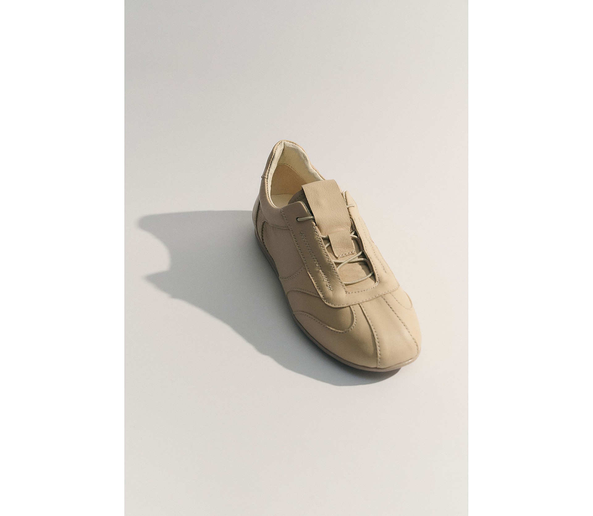 КРОСІВКИ ШКІРЯНІ НА ТОНКІЙ ПІДОШВІ