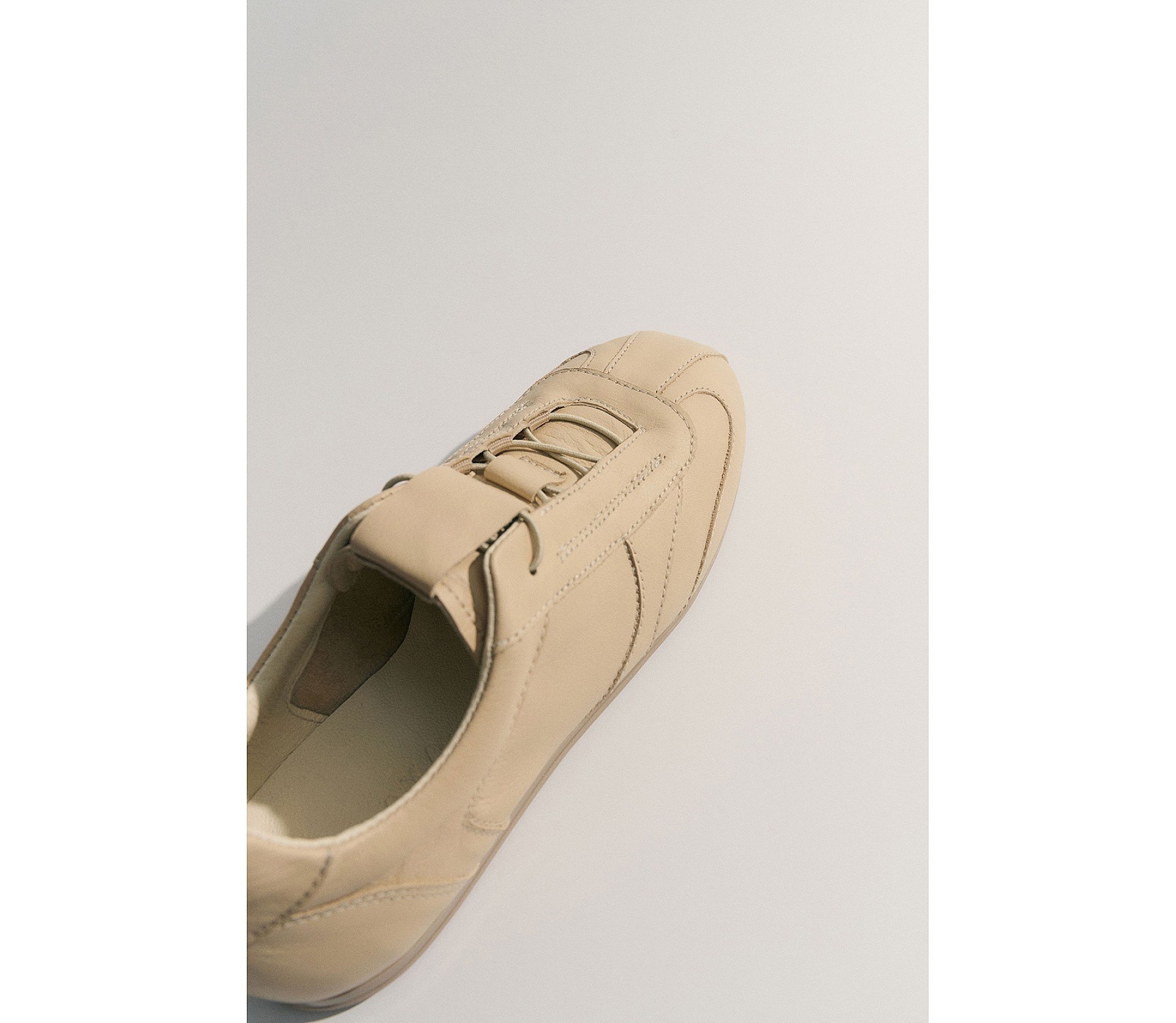 КРОСІВКИ ШКІРЯНІ НА ТОНКІЙ ПІДОШВІ