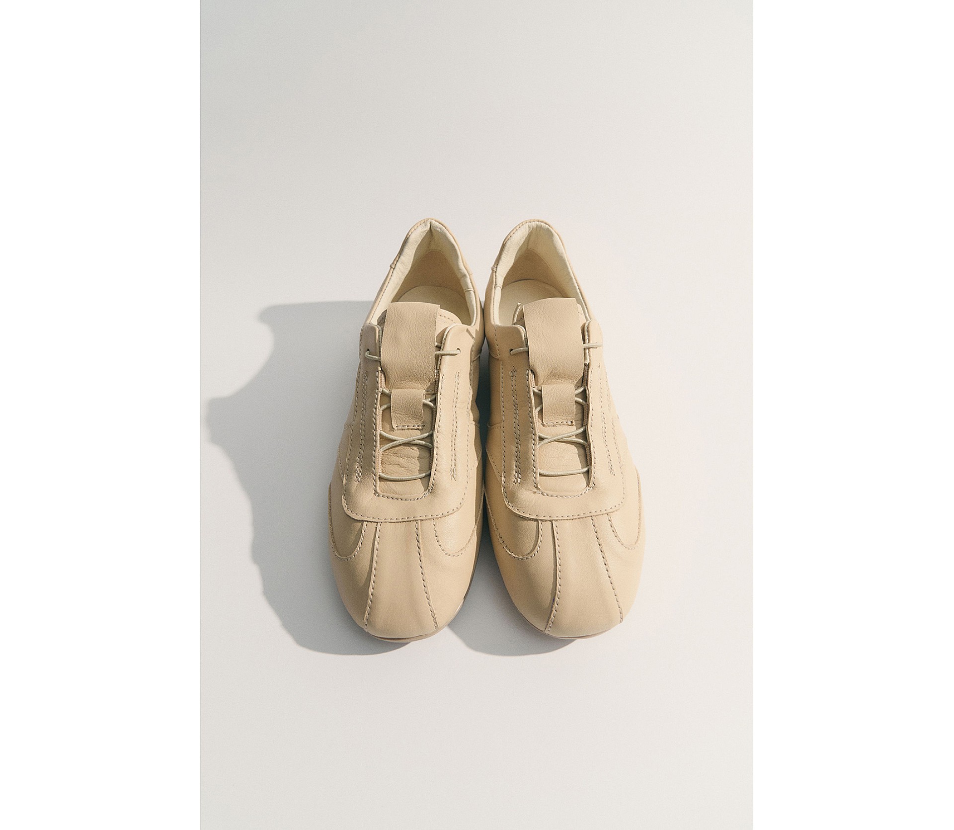 КРОСІВКИ ШКІРЯНІ НА ТОНКІЙ ПІДОШВІ