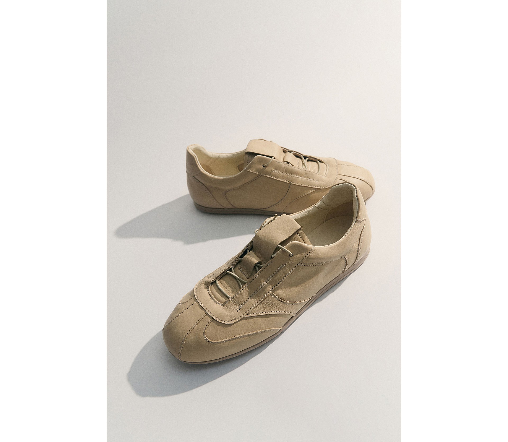 КРОСІВКИ ШКІРЯНІ НА ТОНКІЙ ПІДОШВІ