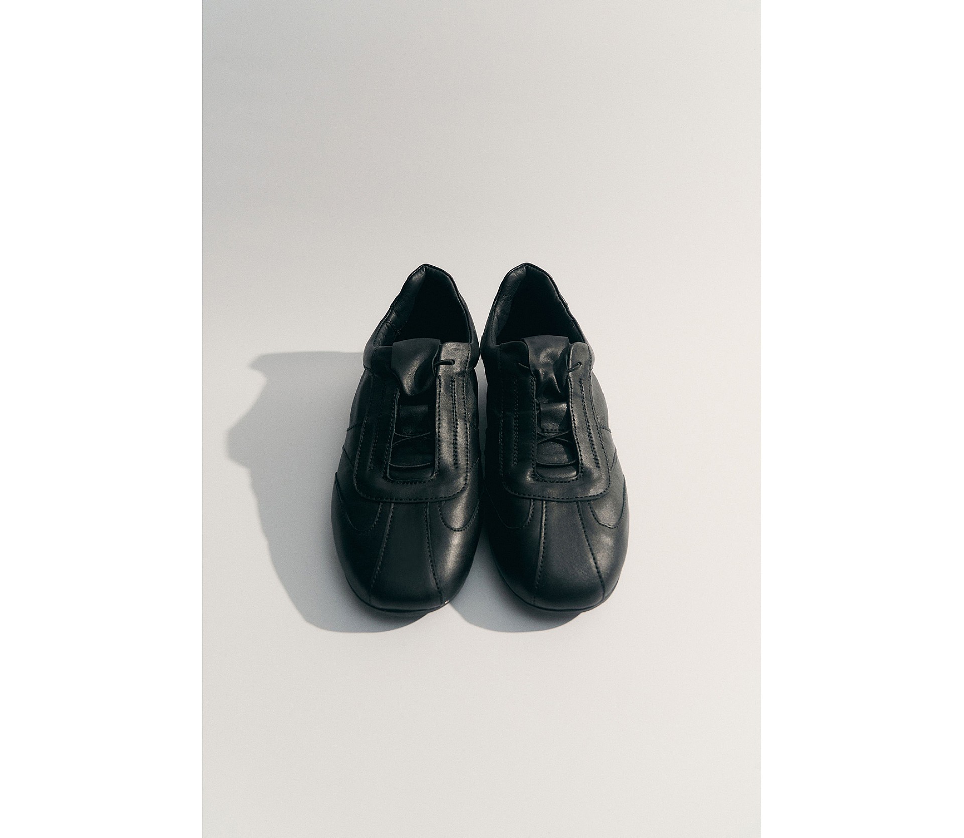 КРОСІВКИ ШКІРЯНІ НА ТОНКІЙ ПІДОШВІ