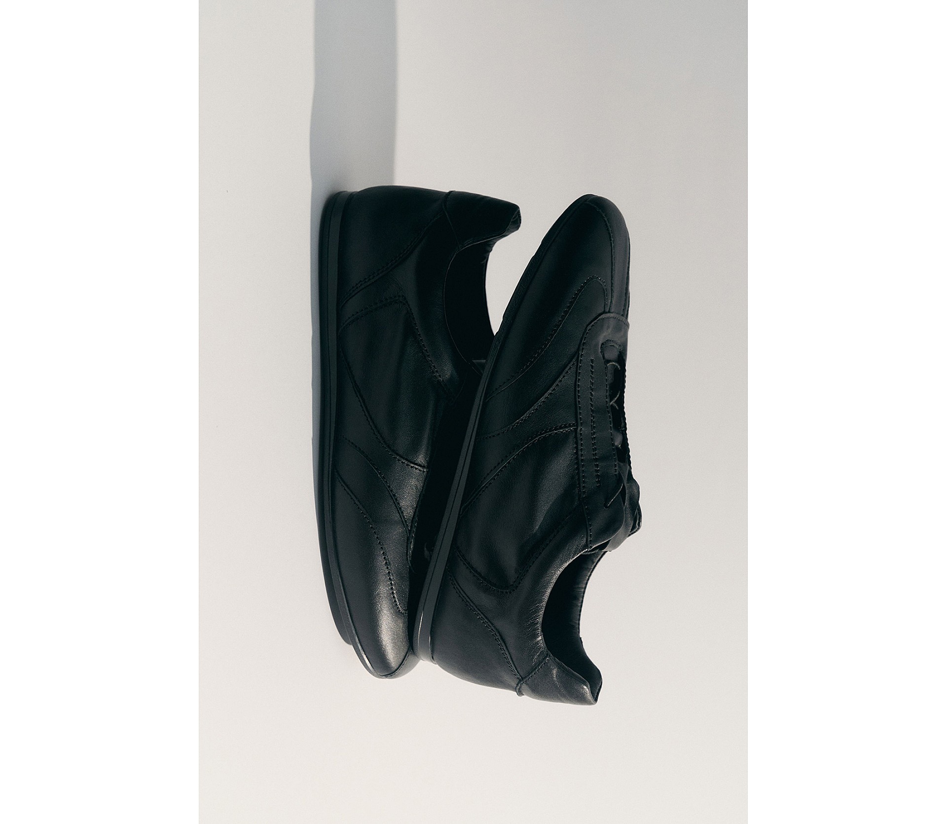 КРОСІВКИ ШКІРЯНІ НА ТОНКІЙ ПІДОШВІ