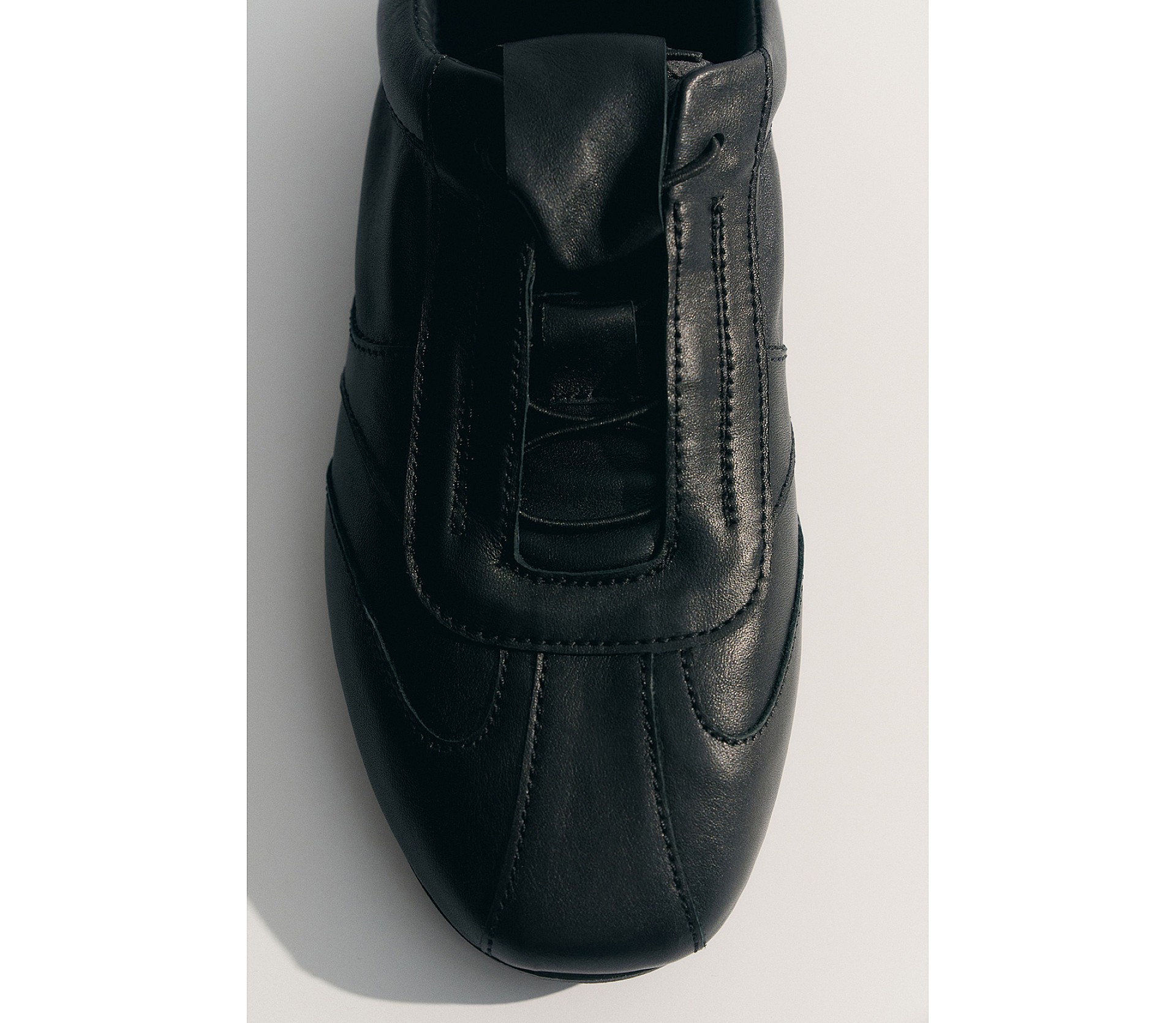 КРОСІВКИ ШКІРЯНІ НА ТОНКІЙ ПІДОШВІ