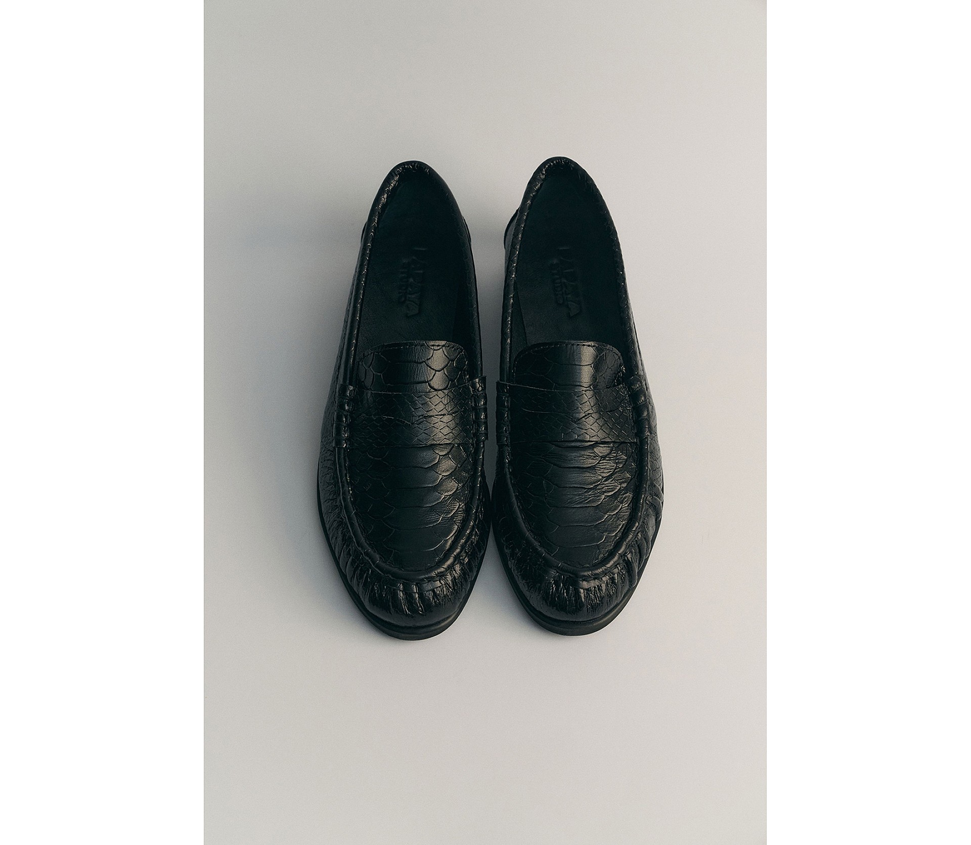 ЛОФЕРИ З АКЦЕНТНОЮ ЗБІРКОЮ