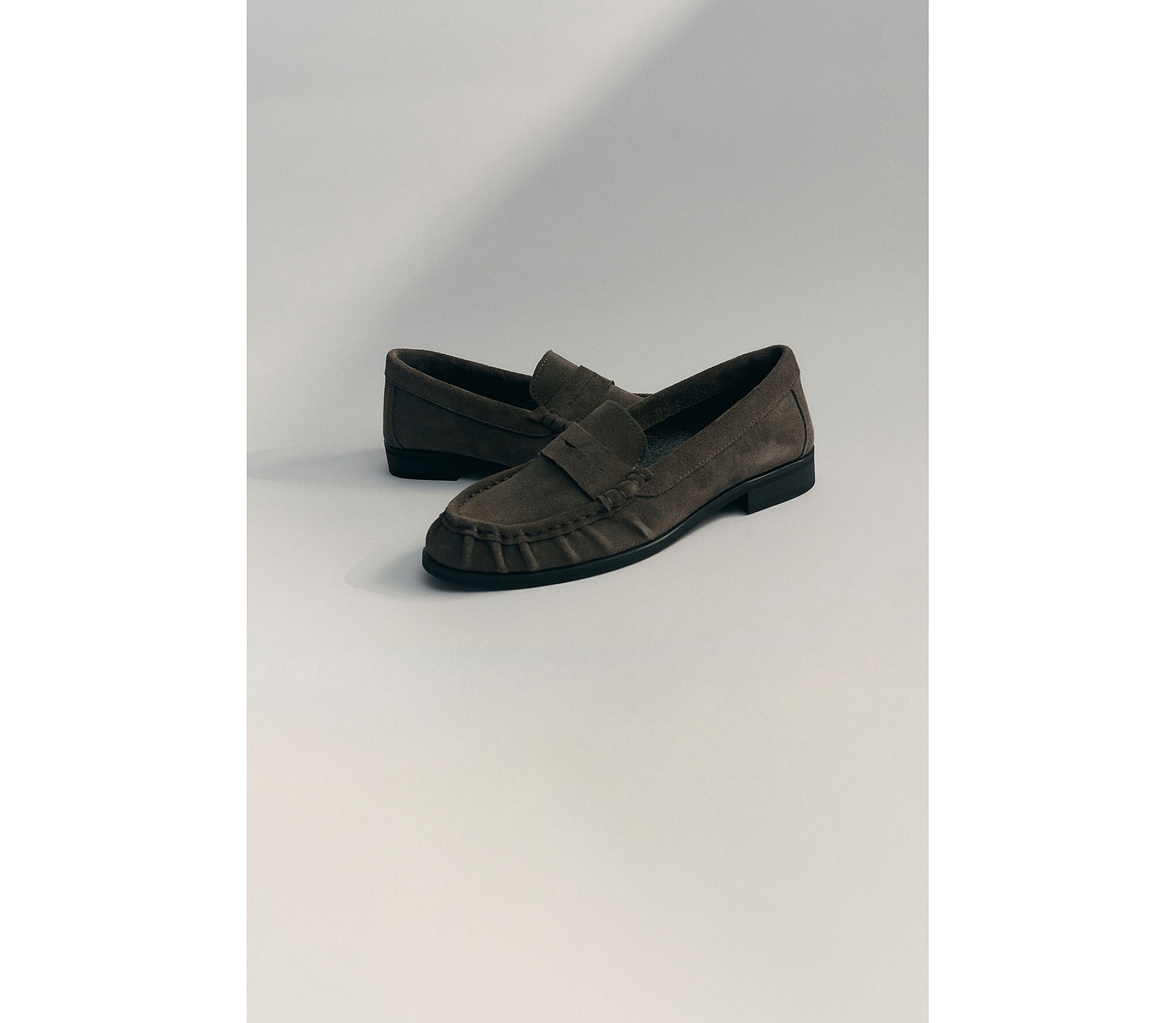 ЛОФЕРИ З АКЦЕНТНОЮ ЗБІРКОЮ