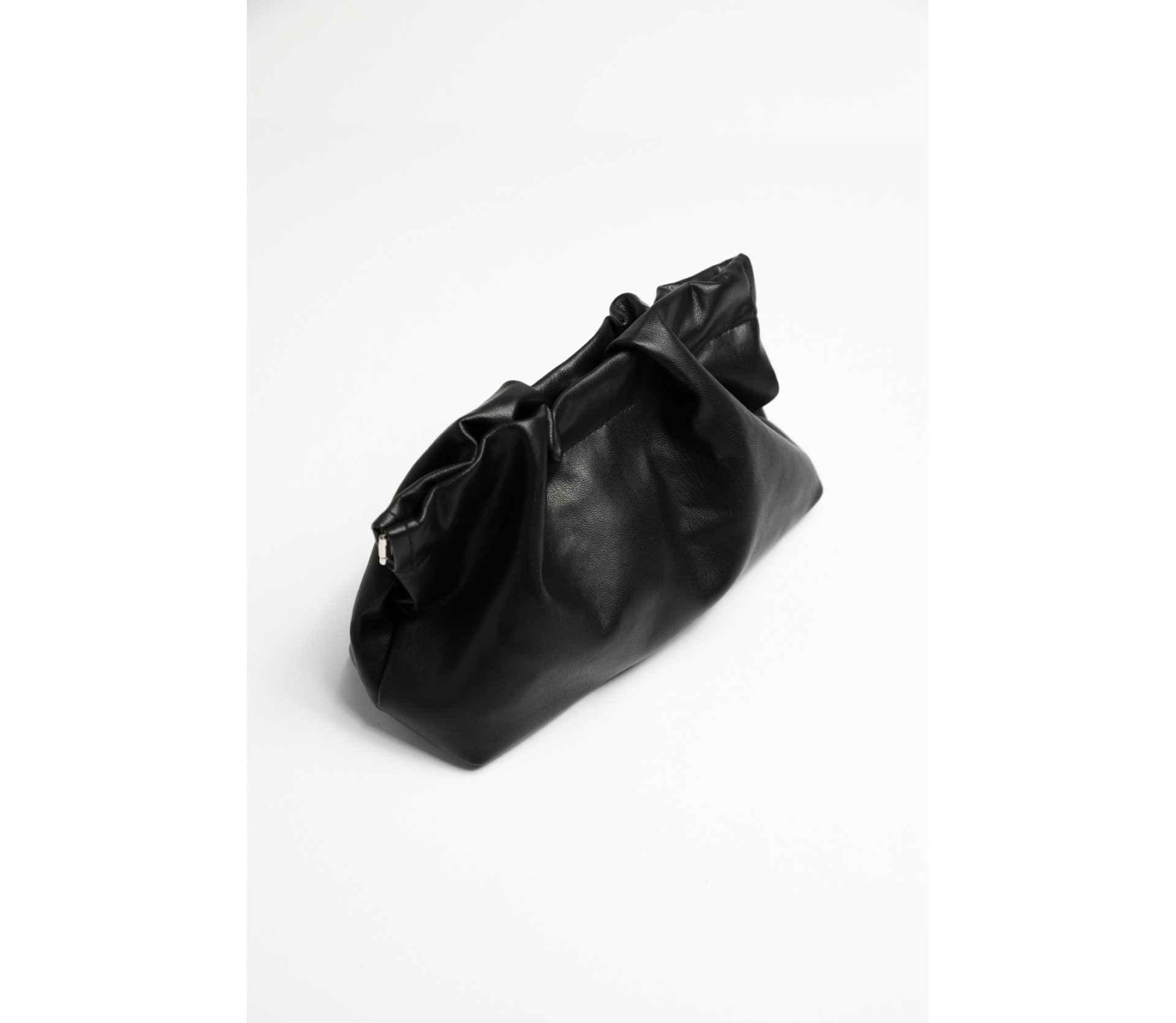 КЛАТЧ ДЛЯ МАКІЯЖУ