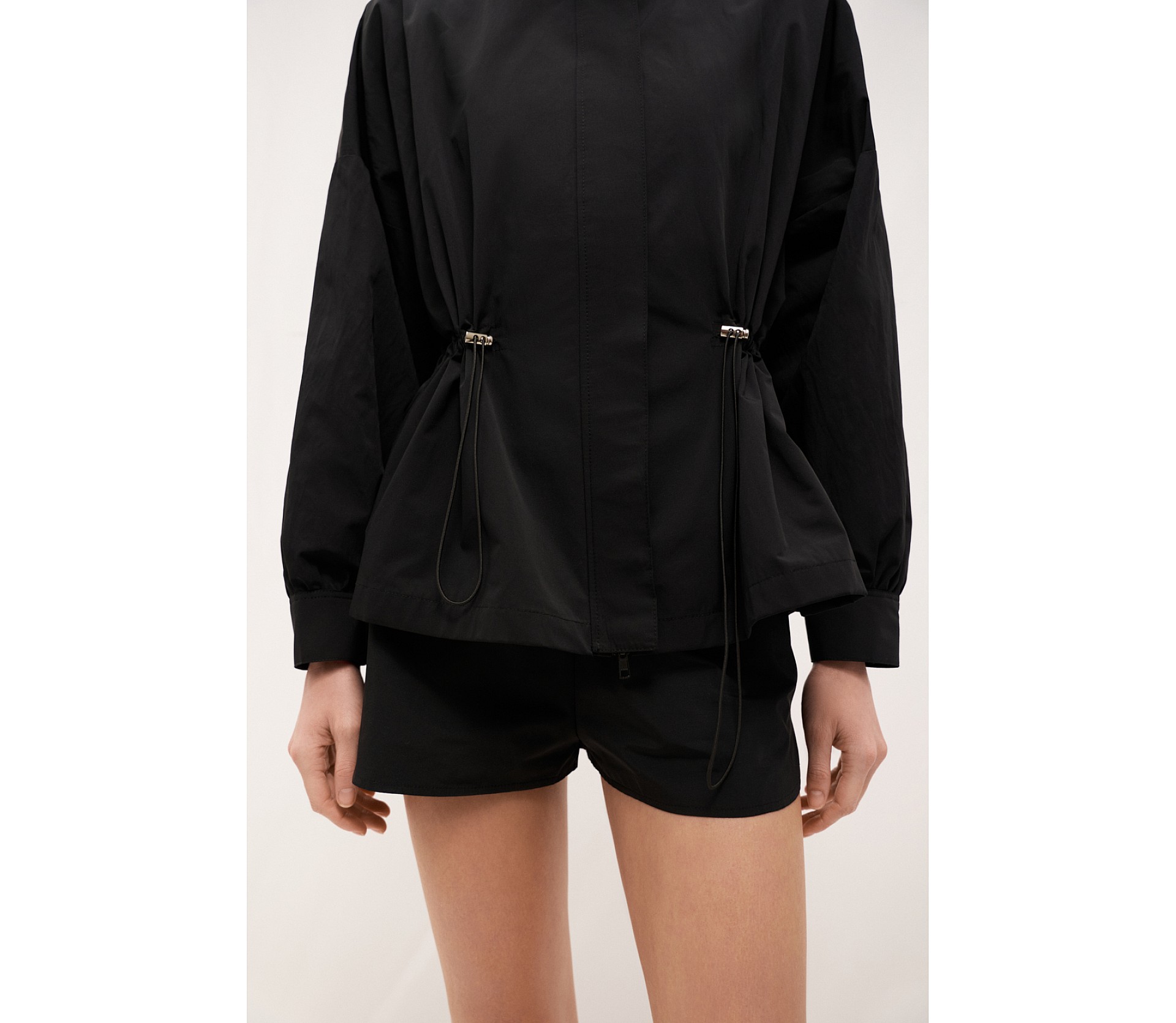 КУРТКА НЕЙЛОНОВАЯ С КАПЮШОНОМ