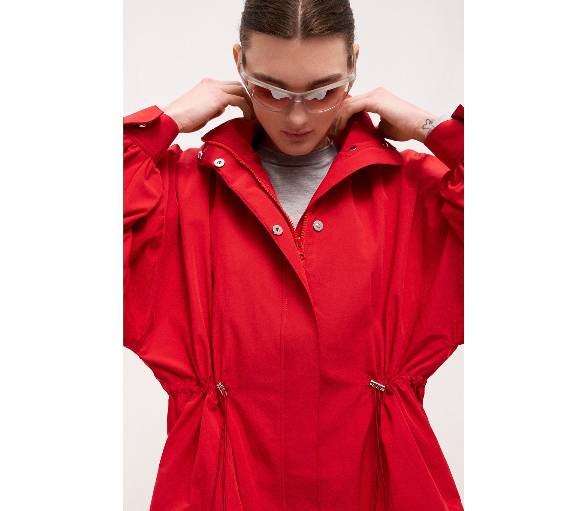 КУРТКА НЕЙЛОНОВАЯ С КАПЮШОНОМ