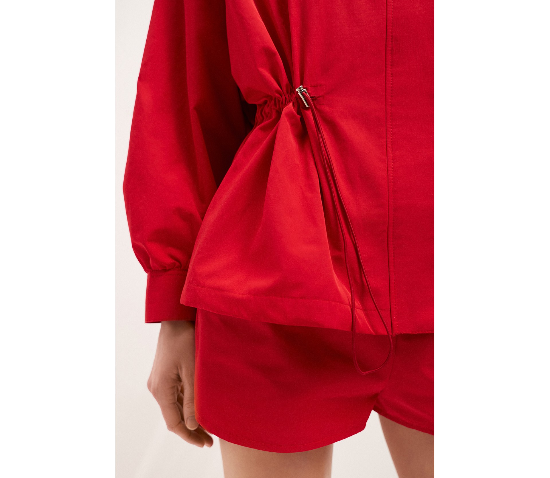 КУРТКА НЕЙЛОНОВАЯ С КАПЮШОНОМ